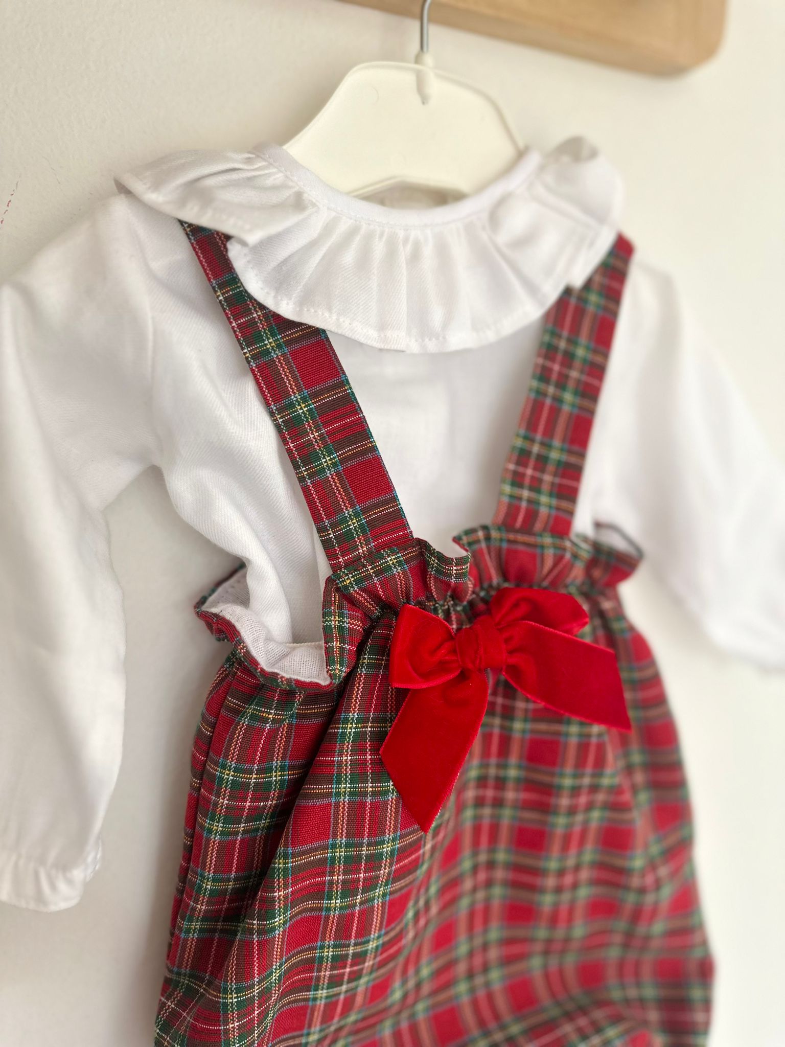 Fofo Xadrez com Blusa de Folho Vermelho