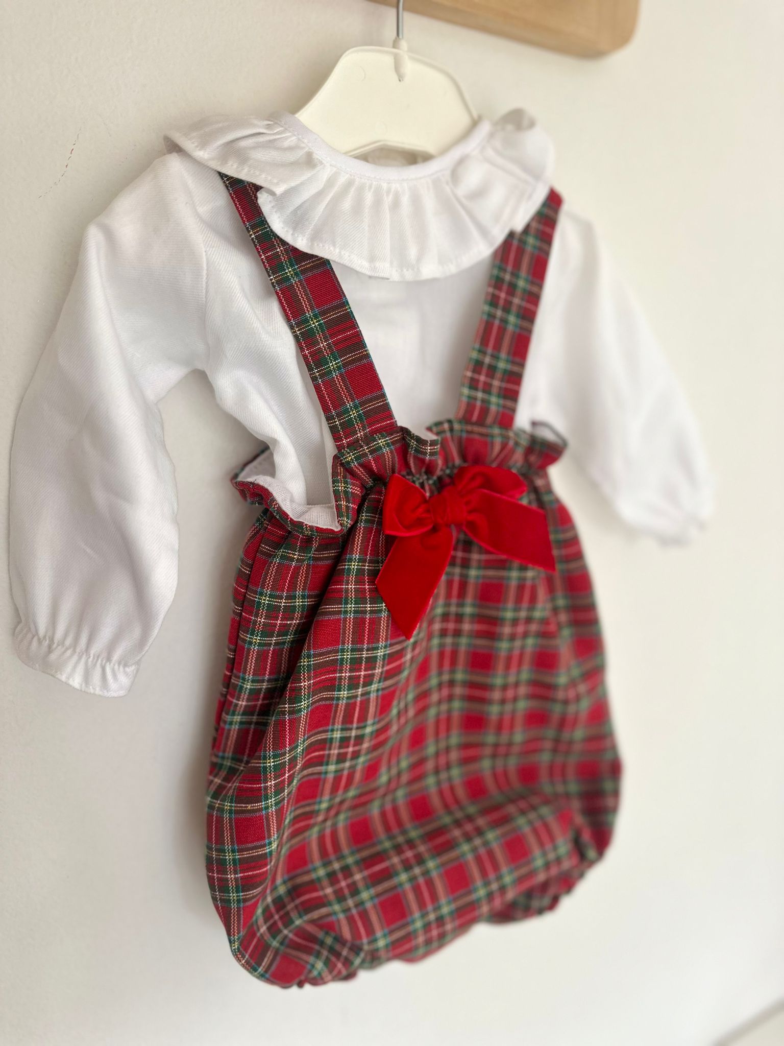 Fofo Xadrez com Blusa de Folho Vermelho