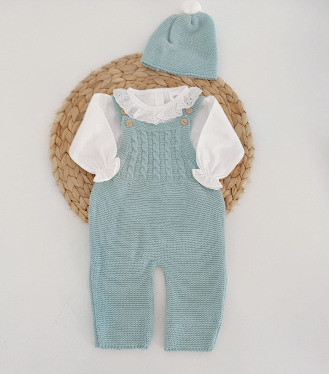Jardineiras bebé de Malha Trancinhas cBlusa Gola Folho e Gorro Verde