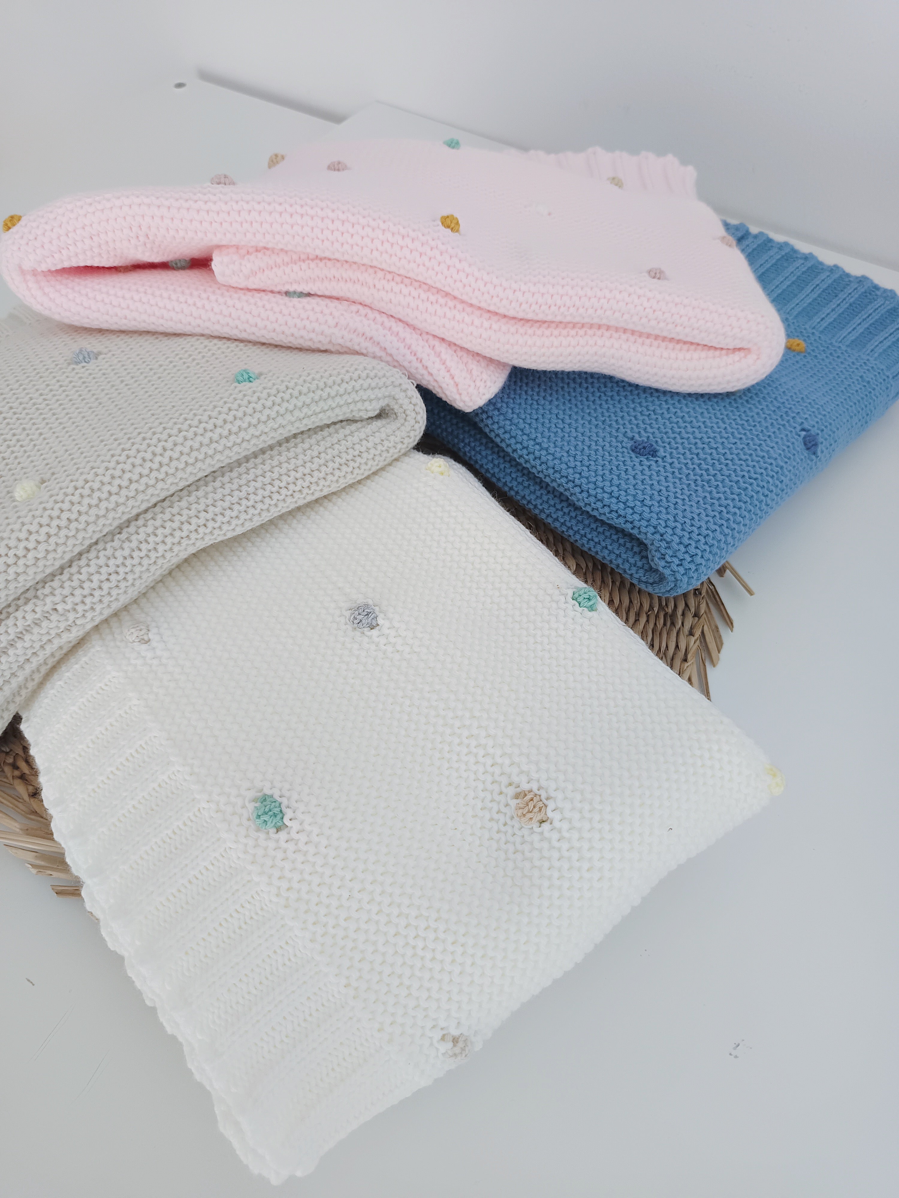 Manta de malha para bebé com pompons coloridos, suave e confortável, 97x95cm, 100% acrílico FitFiu Babies