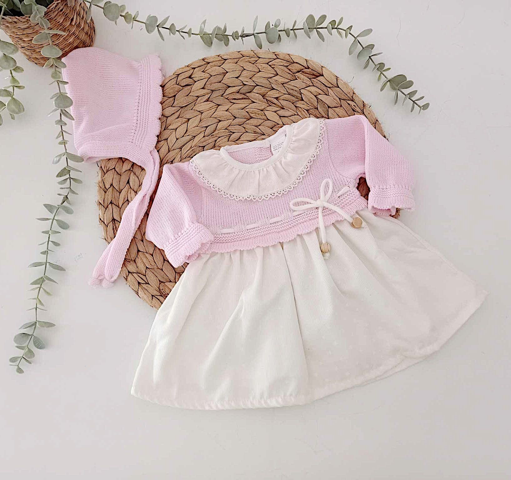 Vestido de Tecido e Malha Rosa com lacinho