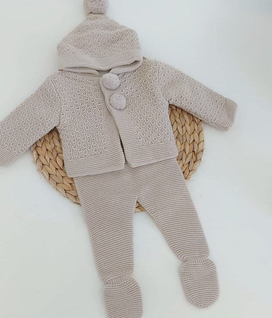 Conjunto de Malha Casaco pompons com Calças Areia