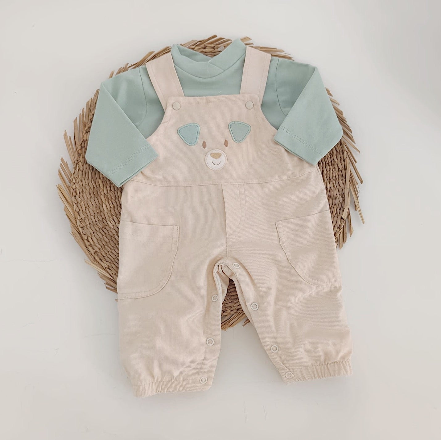 Jardineiras Bombazine com camisola Urso Verde