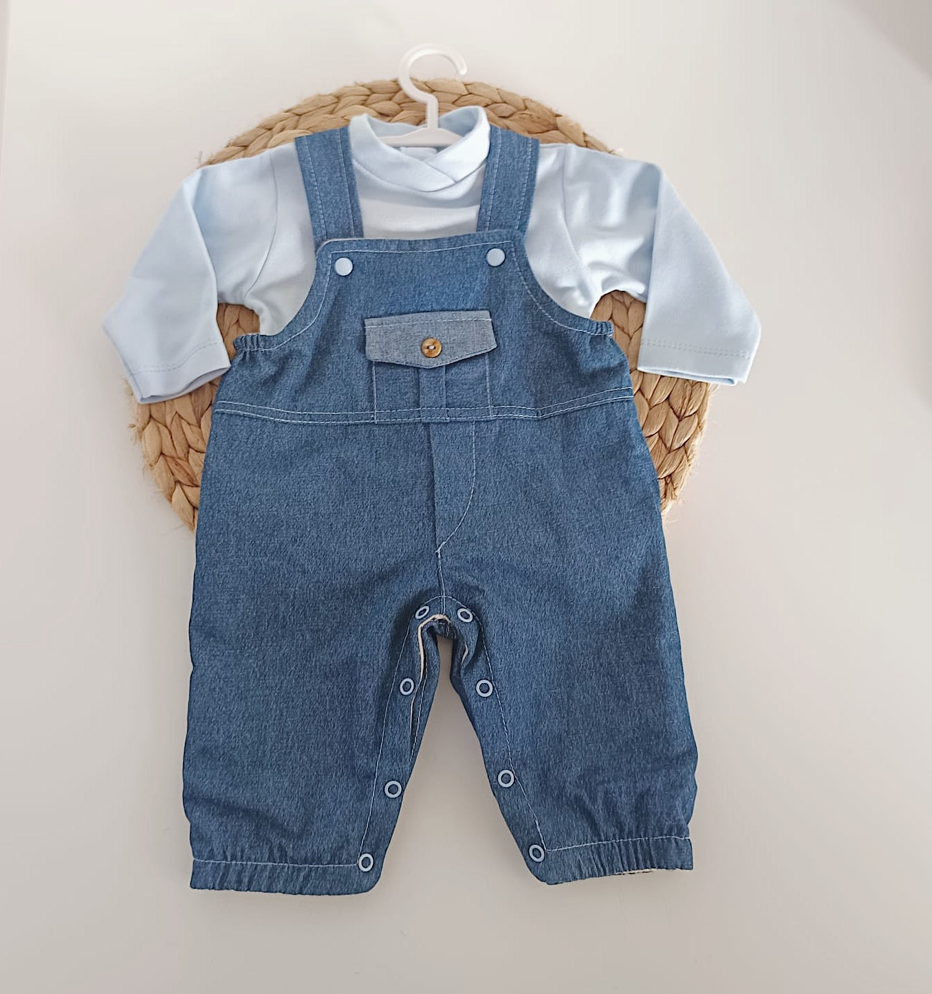 Jardineiras de Ganga com Camisola Bolso Azul
