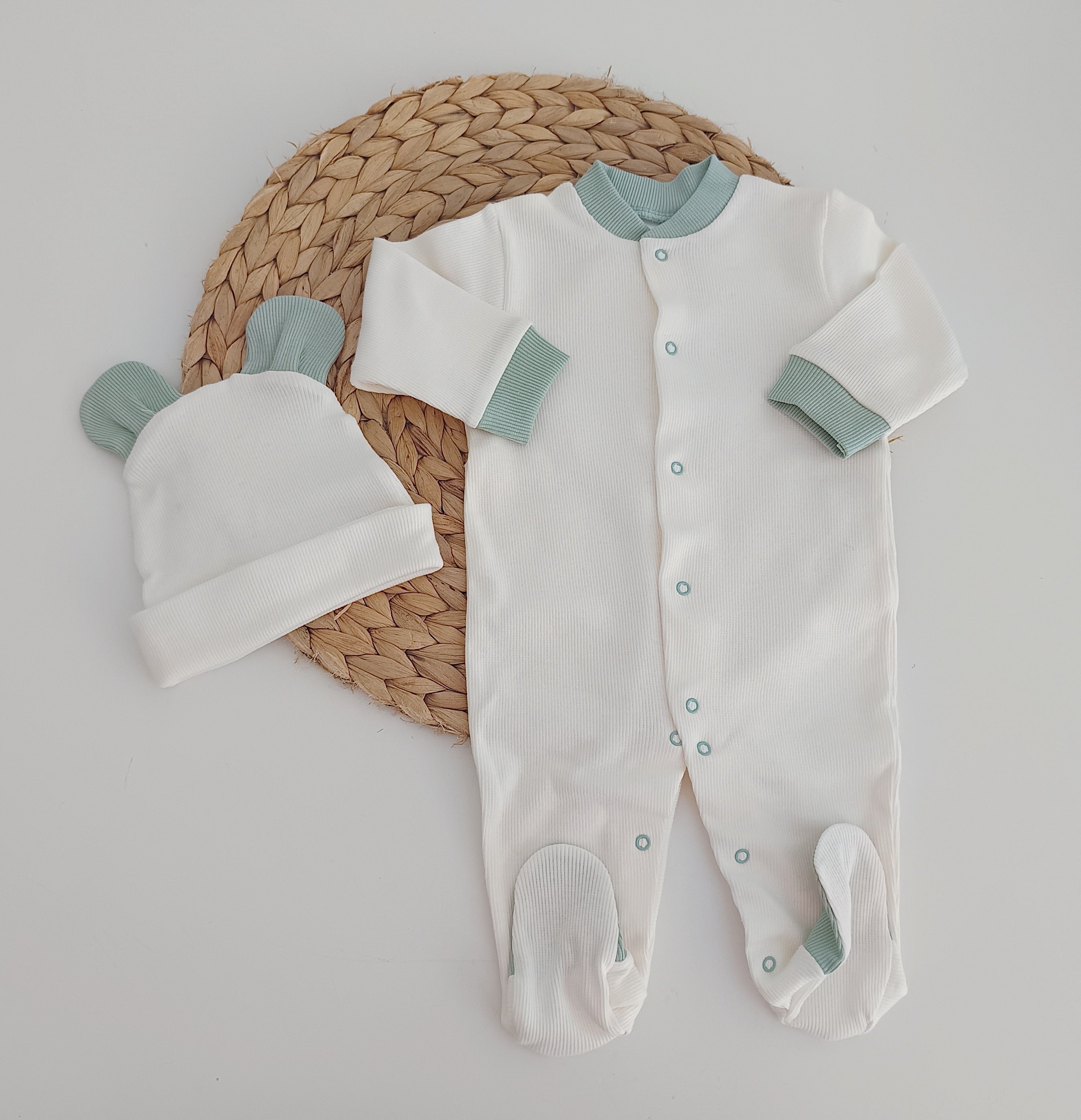 FitFiu Babies® | Babygrow Algodão Básico e Gorro Orelhas Verde
