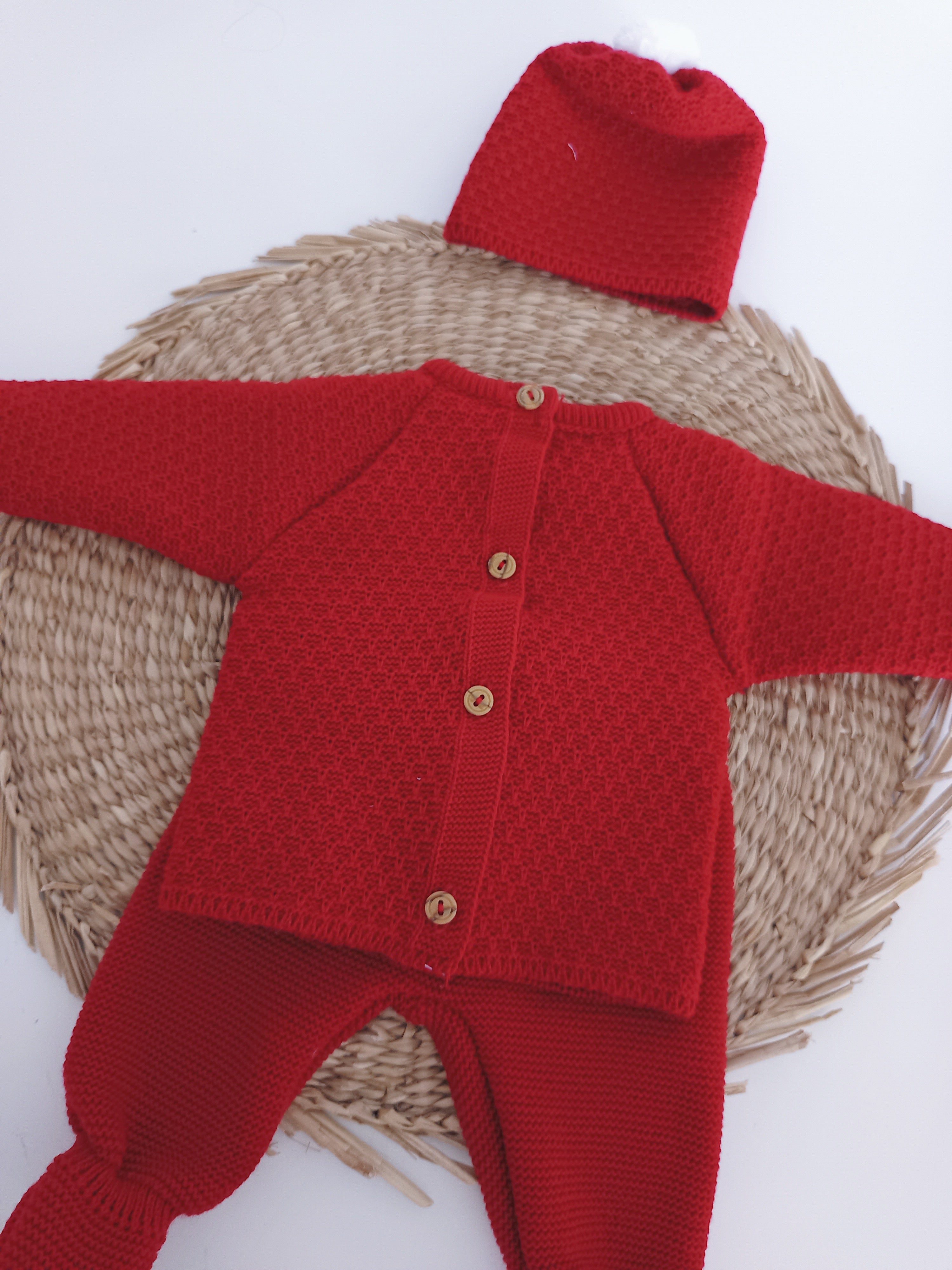 Conjunto de Malha com Dois Pompons de lado Vermelho