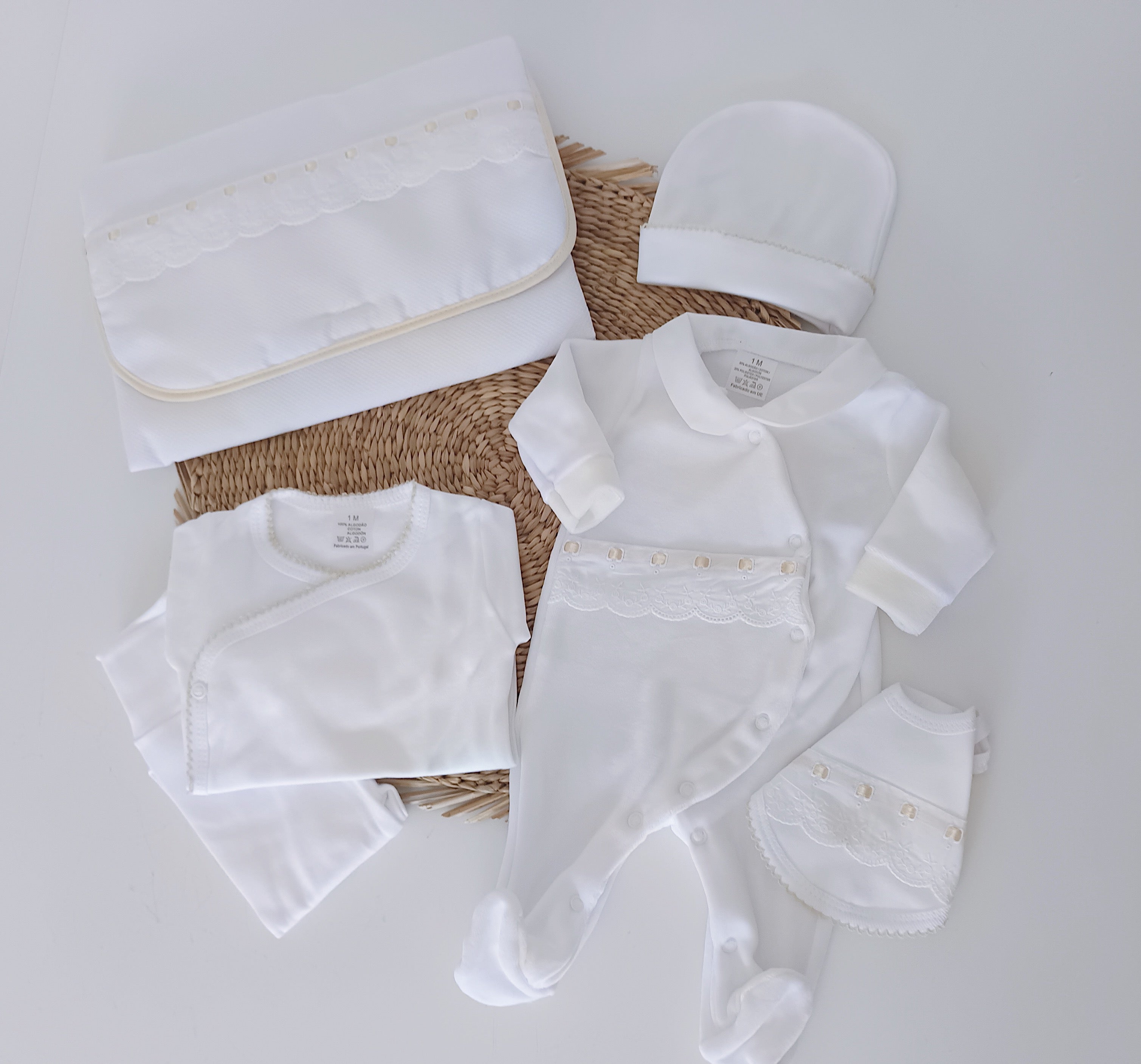 Conjunto de Primeira Roupinha Veludo Bordado Inglês Pérola