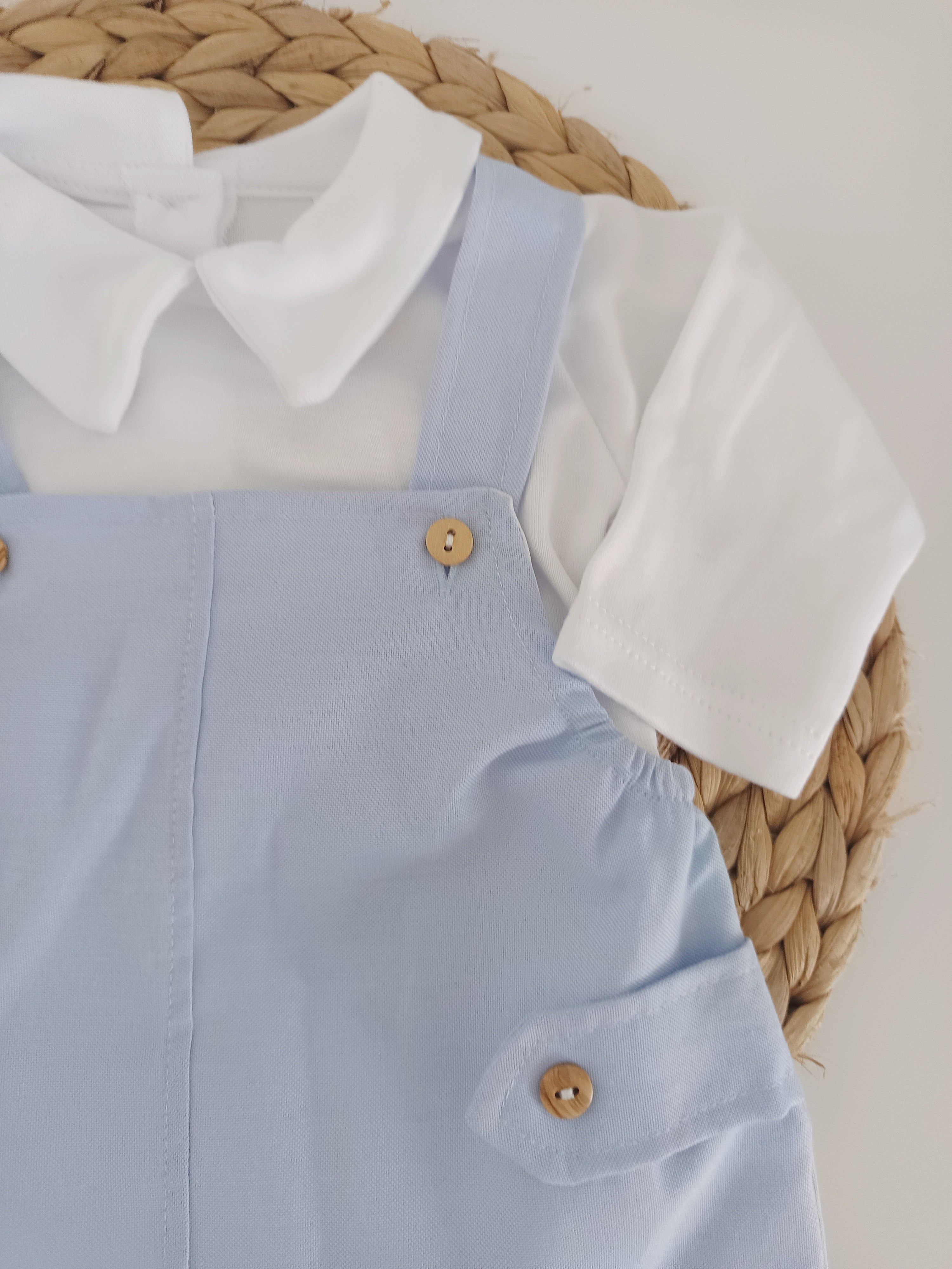 Jardineira Básica com Camisa Azul