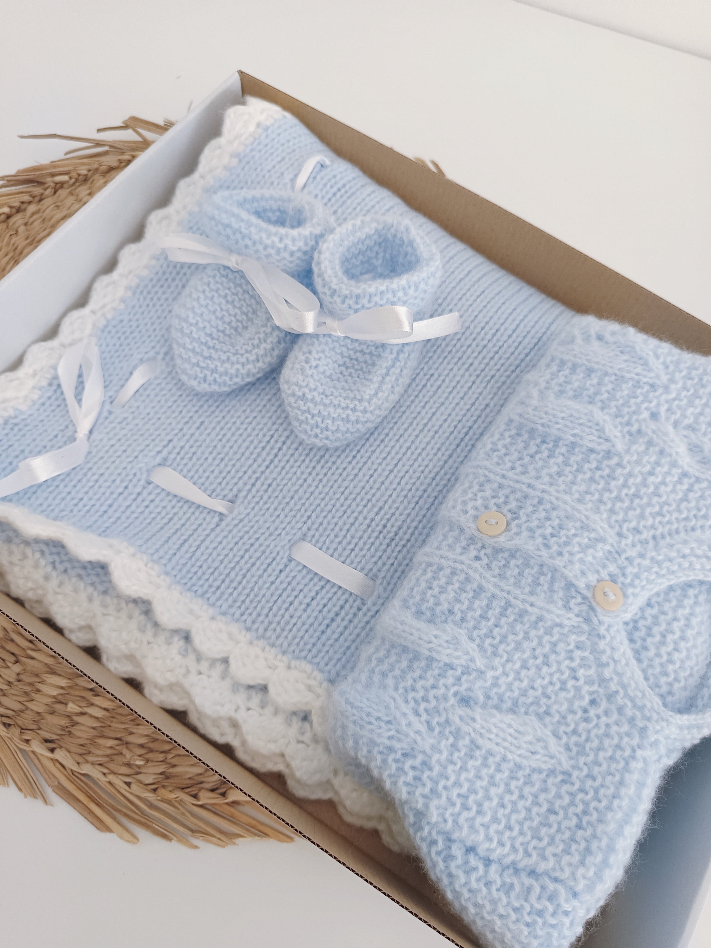 Conjunto de Malha para Bebé feito à Mão com Laço em Cetim Azul