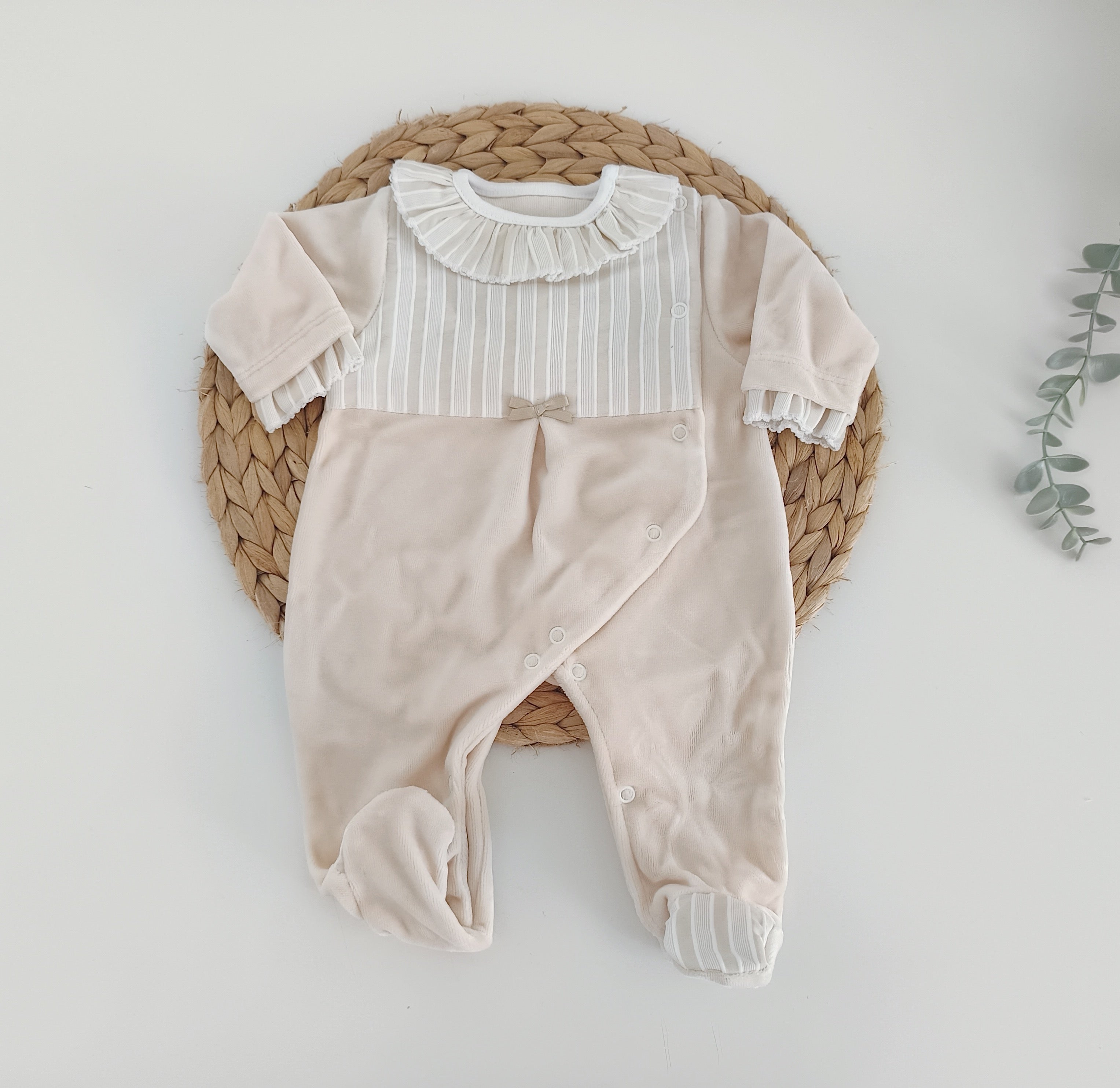 Babygrow Veludo com gola e Peitilho Riscas Areia