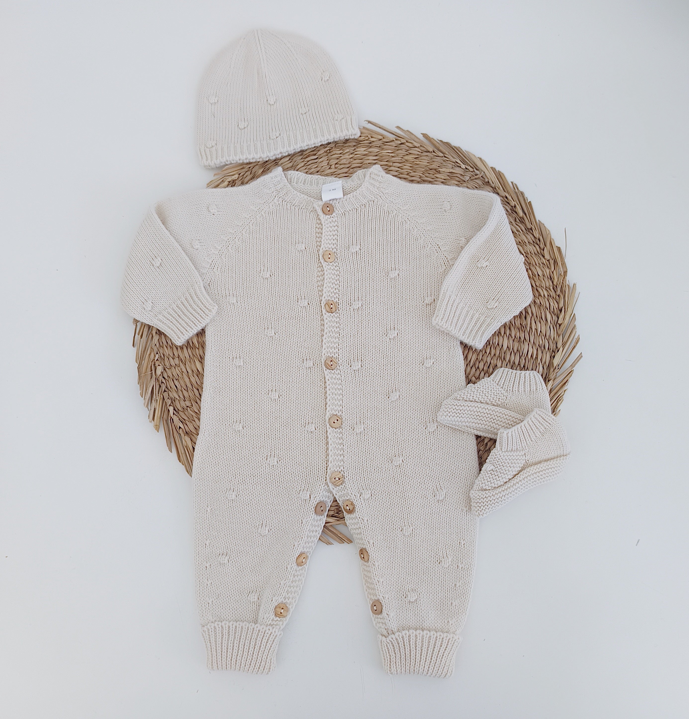 Babygrow de malha pompons com gorro e carapins Areia