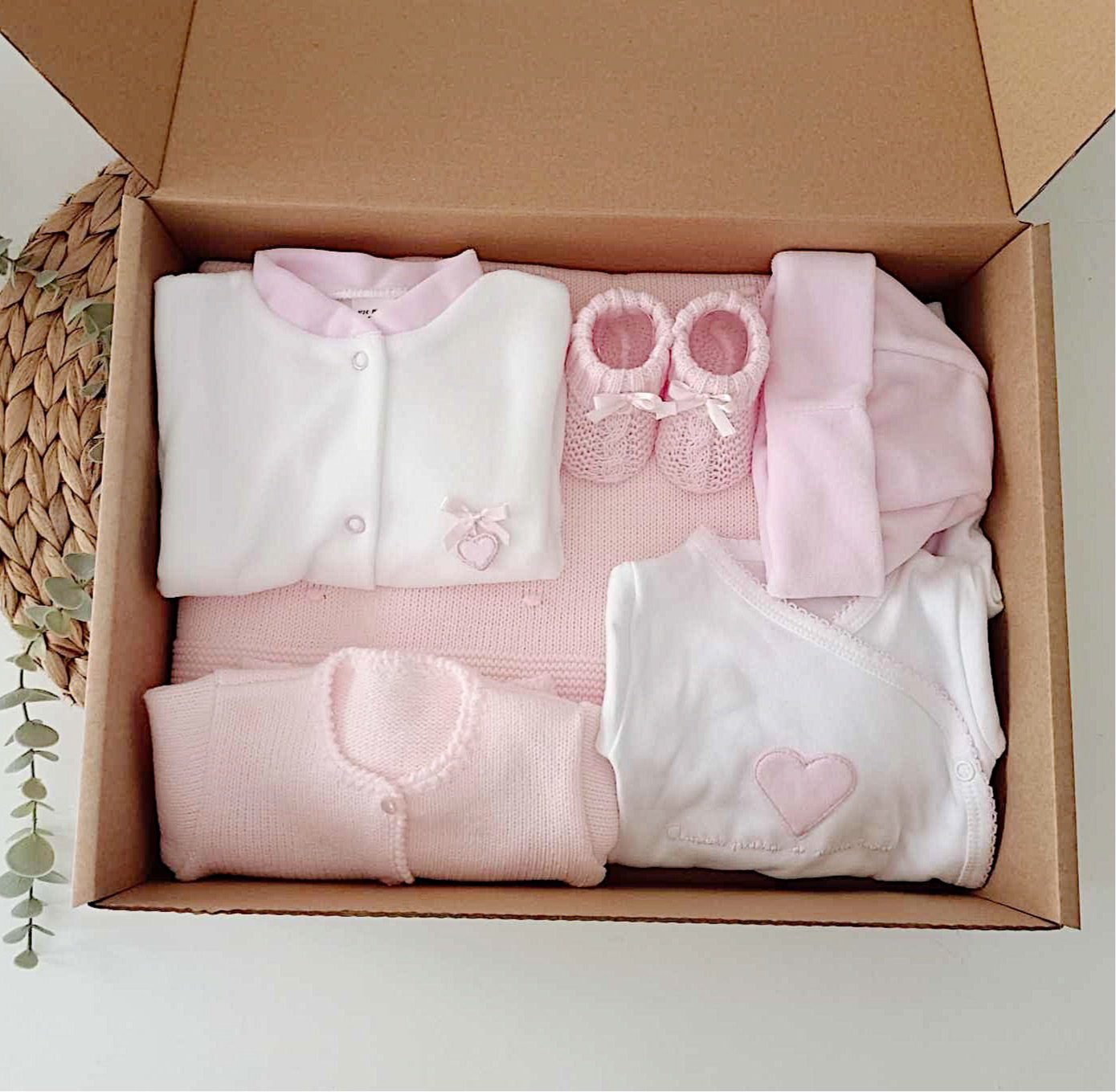 Amor Para a Vida Toda® | Conjunto Primeira Roupinha Coração Rosa com manta