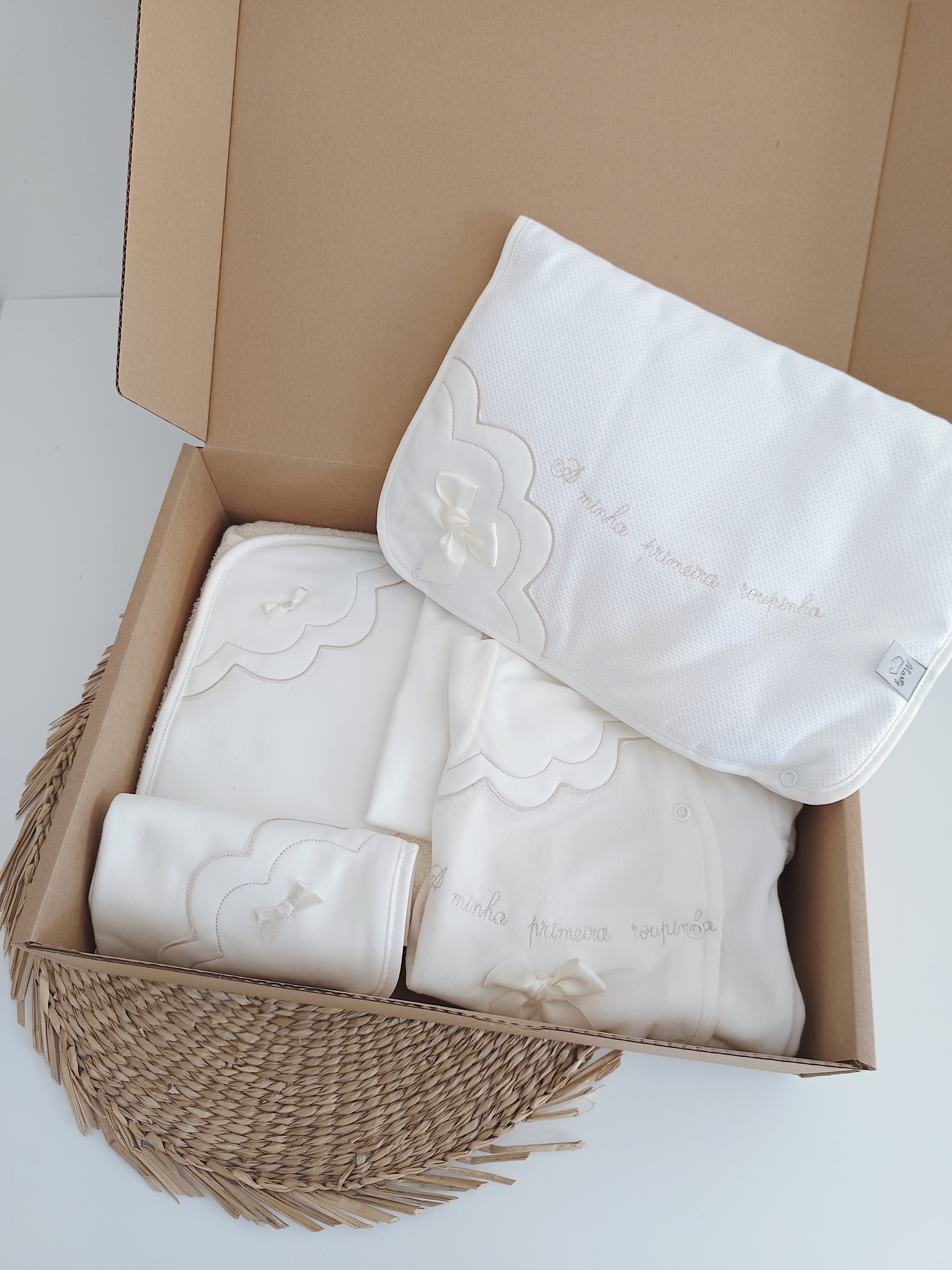 Conjunto de Primeira Roupinha com toalha e fralda Nuvem Pérola