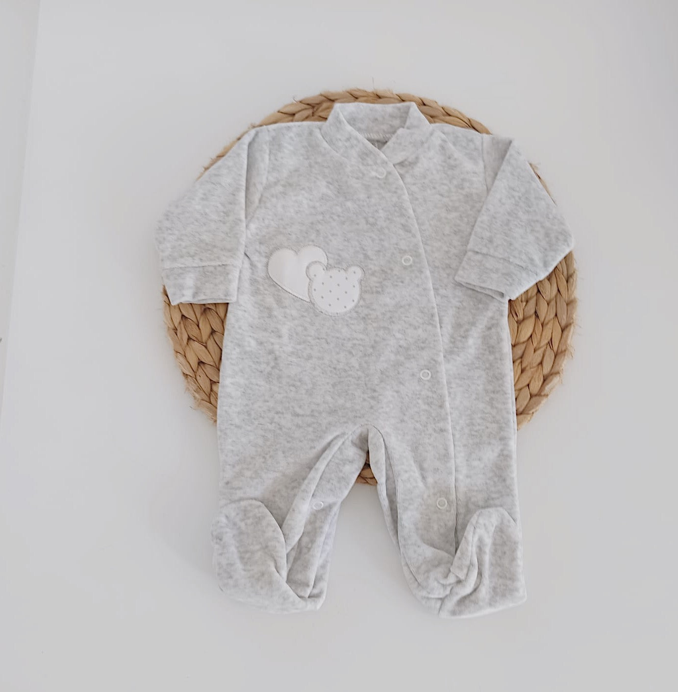 Babygrow de Veludo Urso Coração Cinza