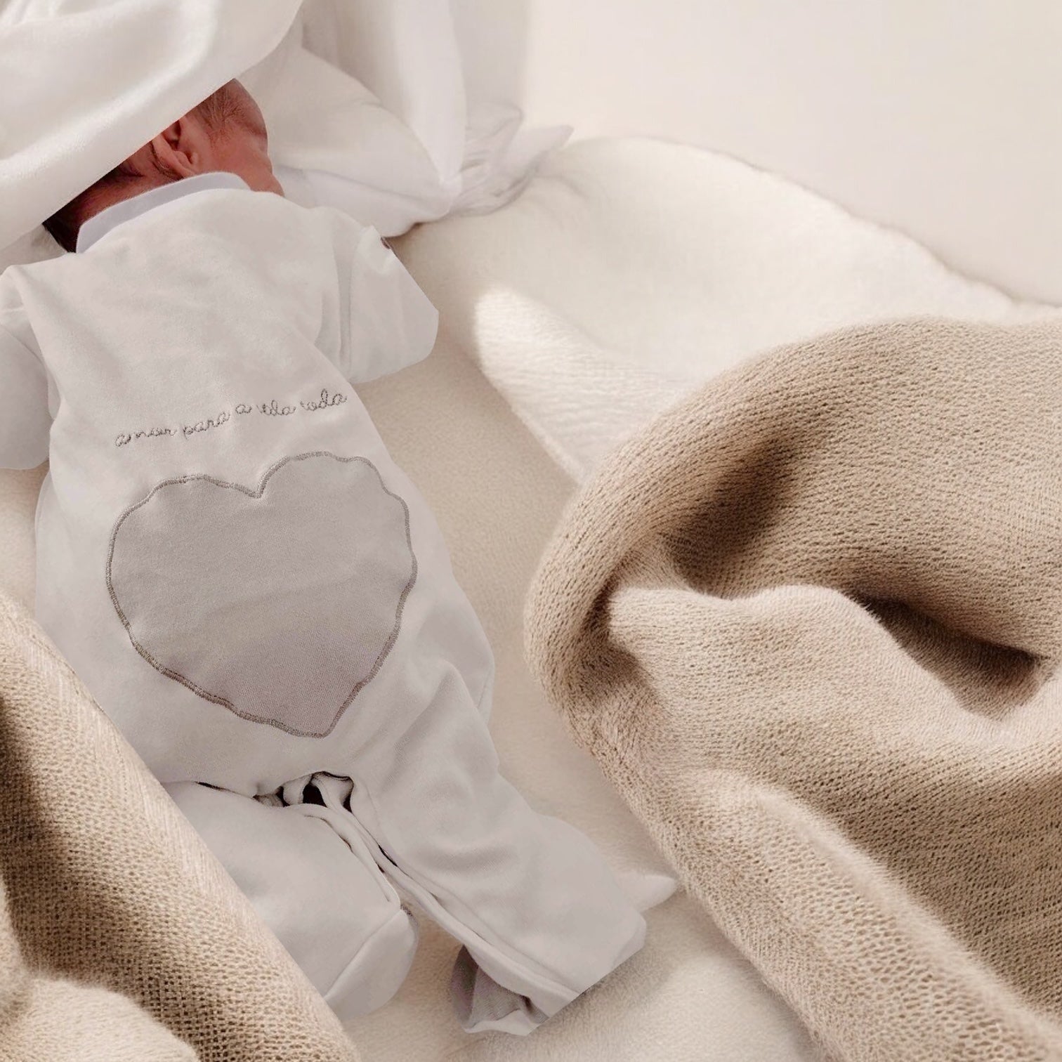 Amor Para a Vida Toda® | Babygrow Coração Cinza