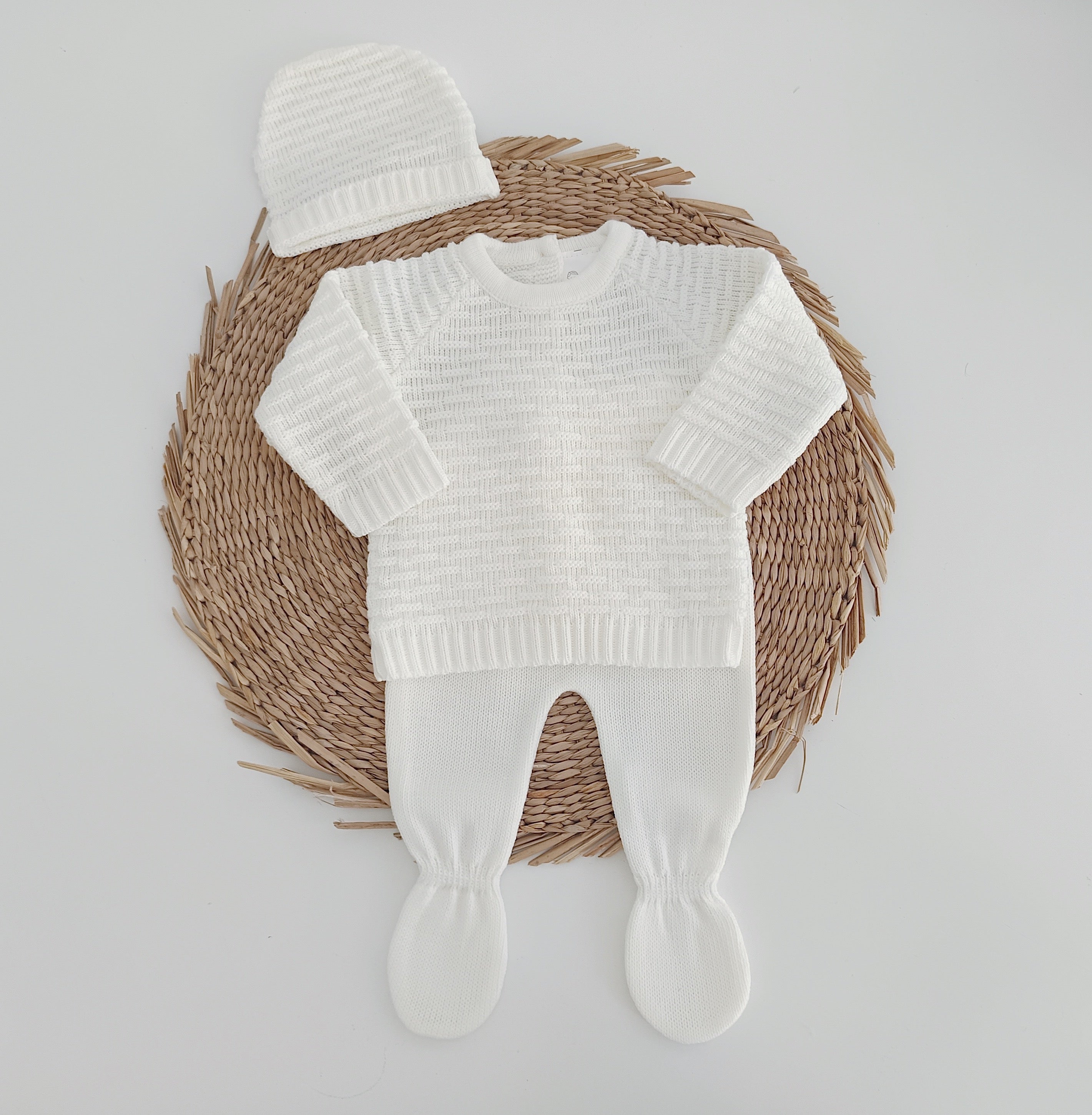 Conjunto de Malha Trabalhado com Gorro Pérola