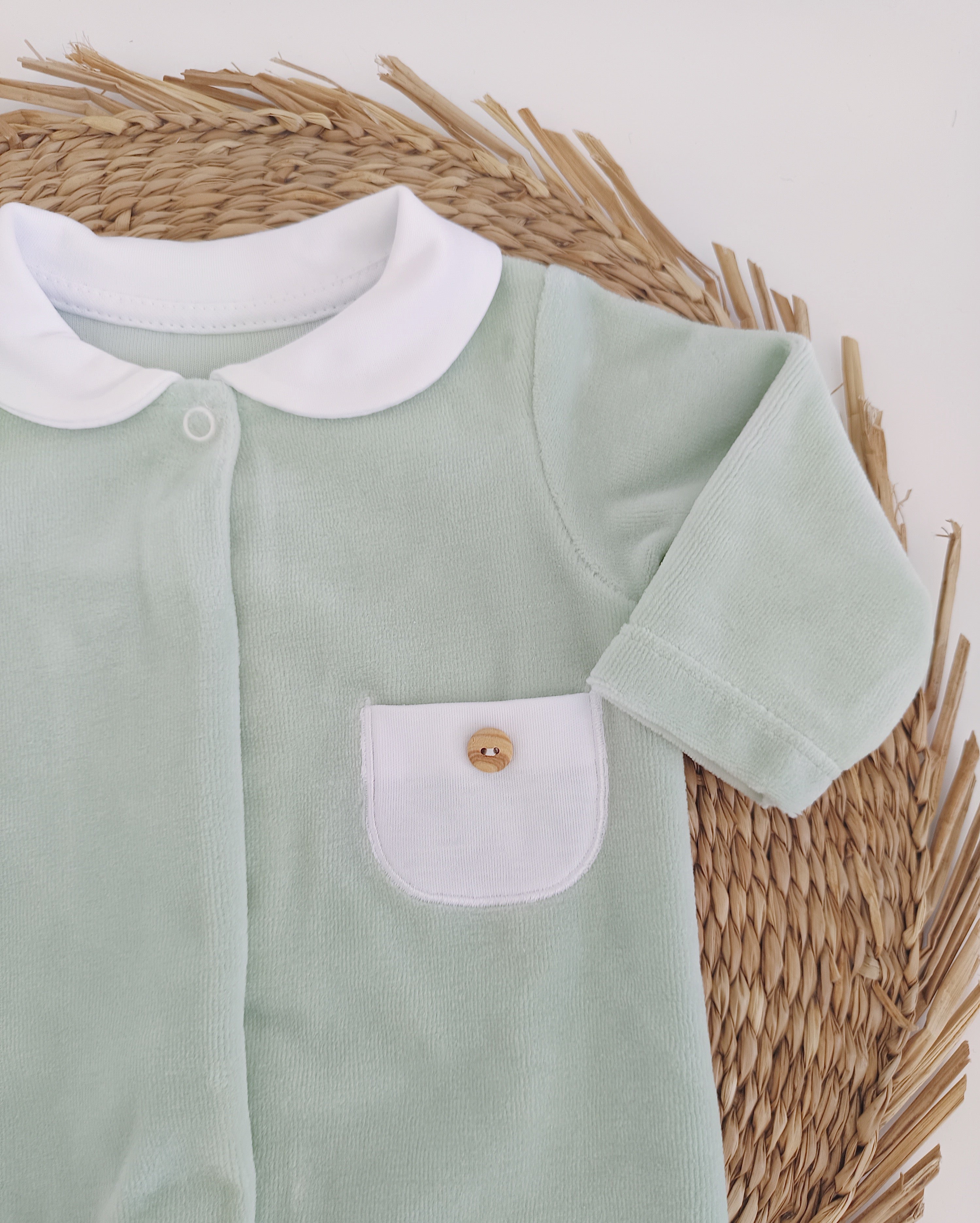 Babygrow Veludo Gola redonda com Bolso Verde