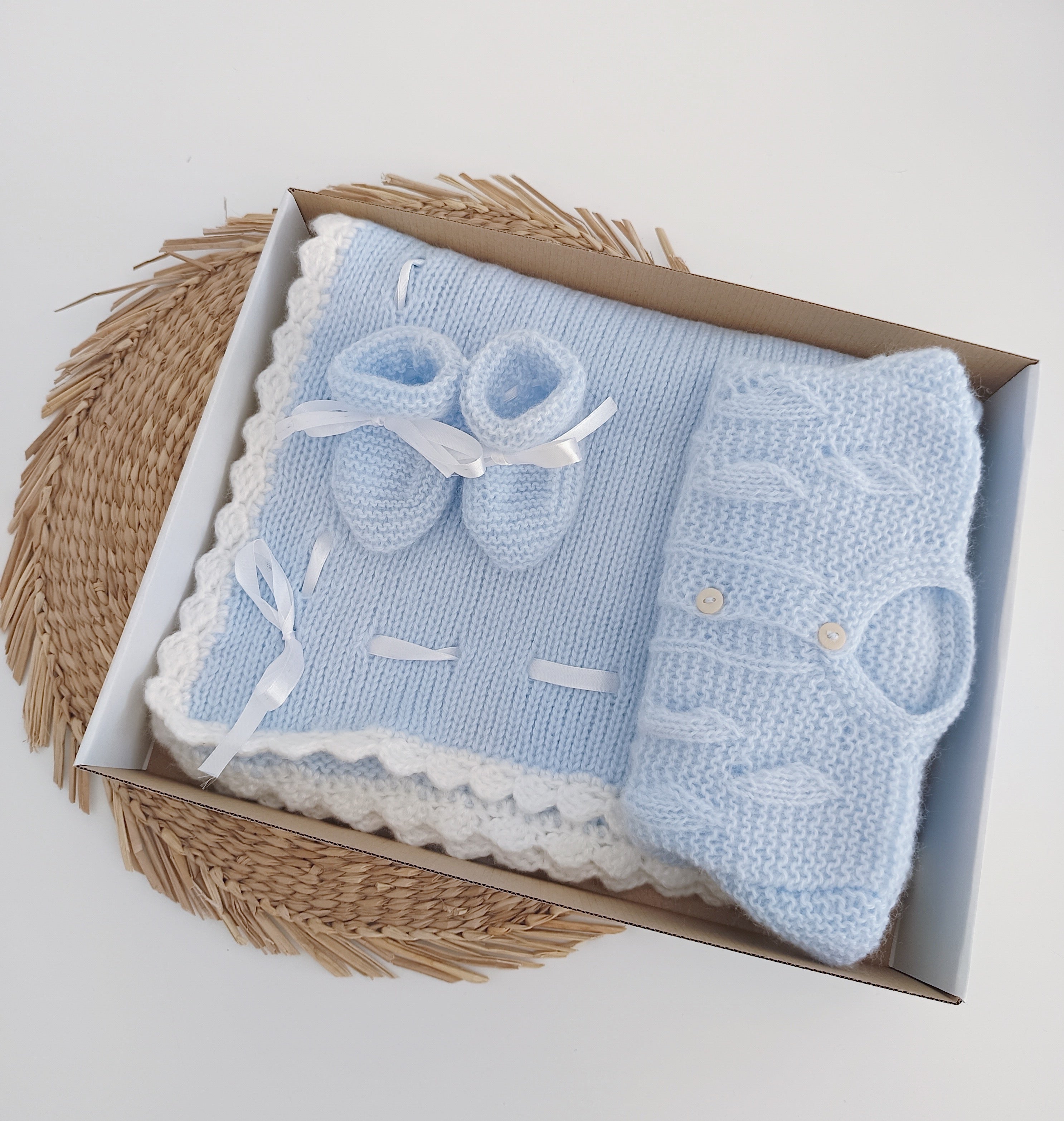 Conjunto de Malha para Bebé feito à Mão com Laço em Cetim Azul