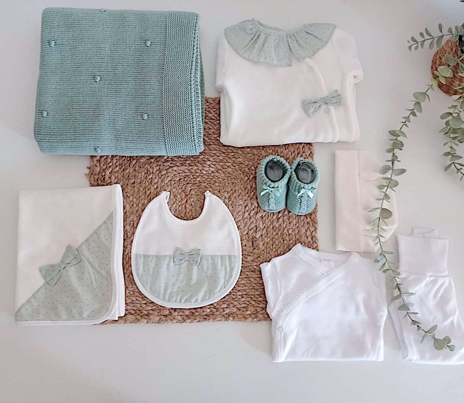 FitFiu Babies® | Kit de Maternidade Algodão Laço Pintinhas Verde