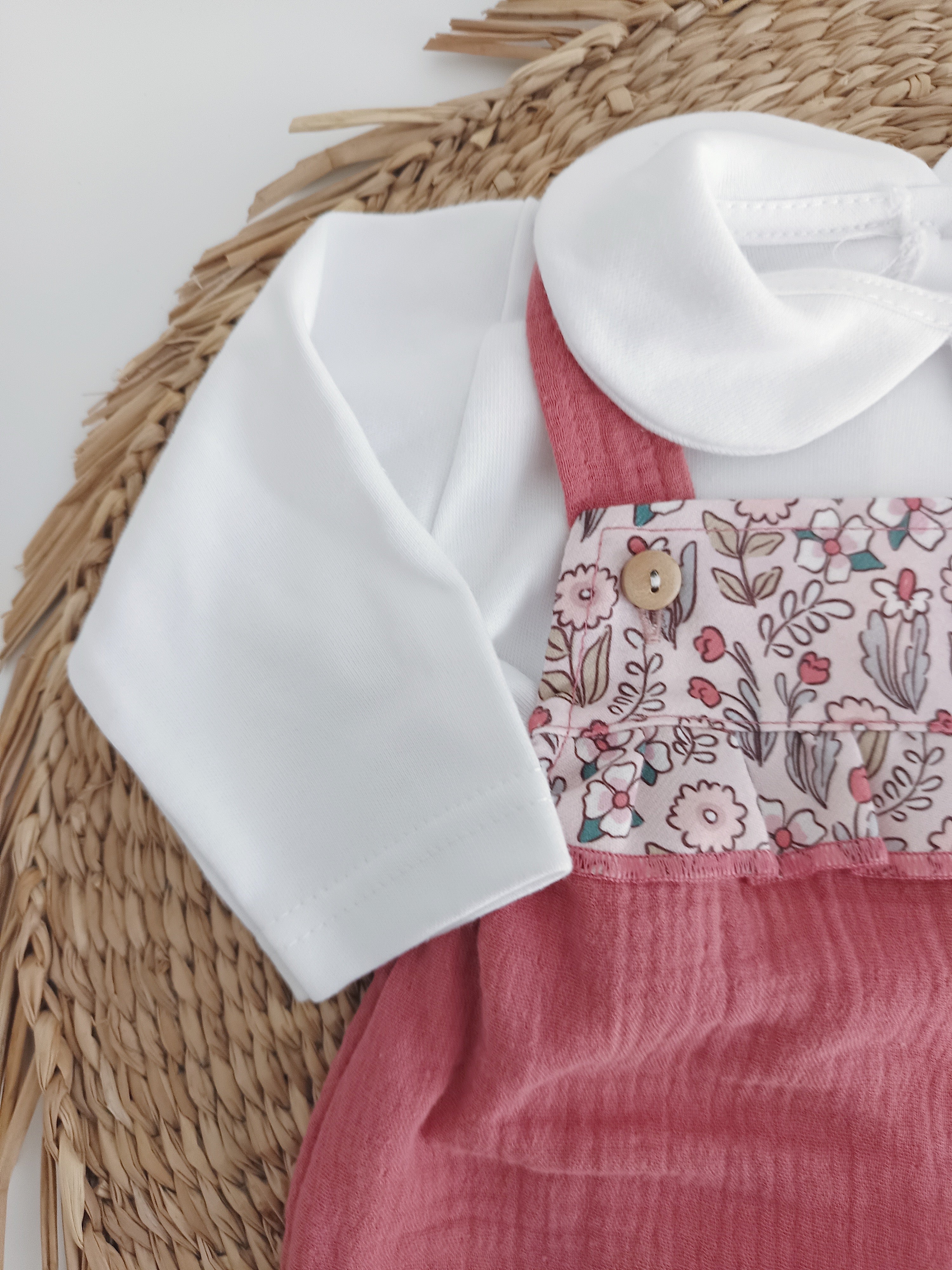 Macacão em Musselina com Blusa Flores Rosa Velho