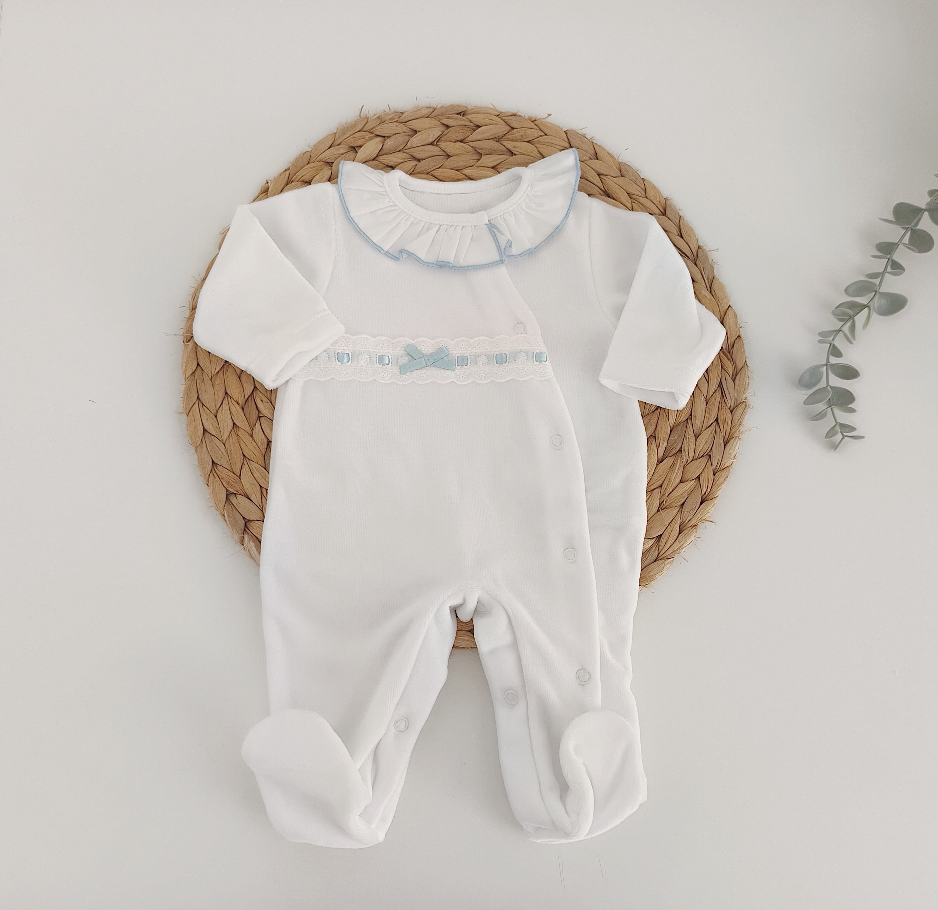 Babygrow Veludo com Renda e Lacinho Branco Azul