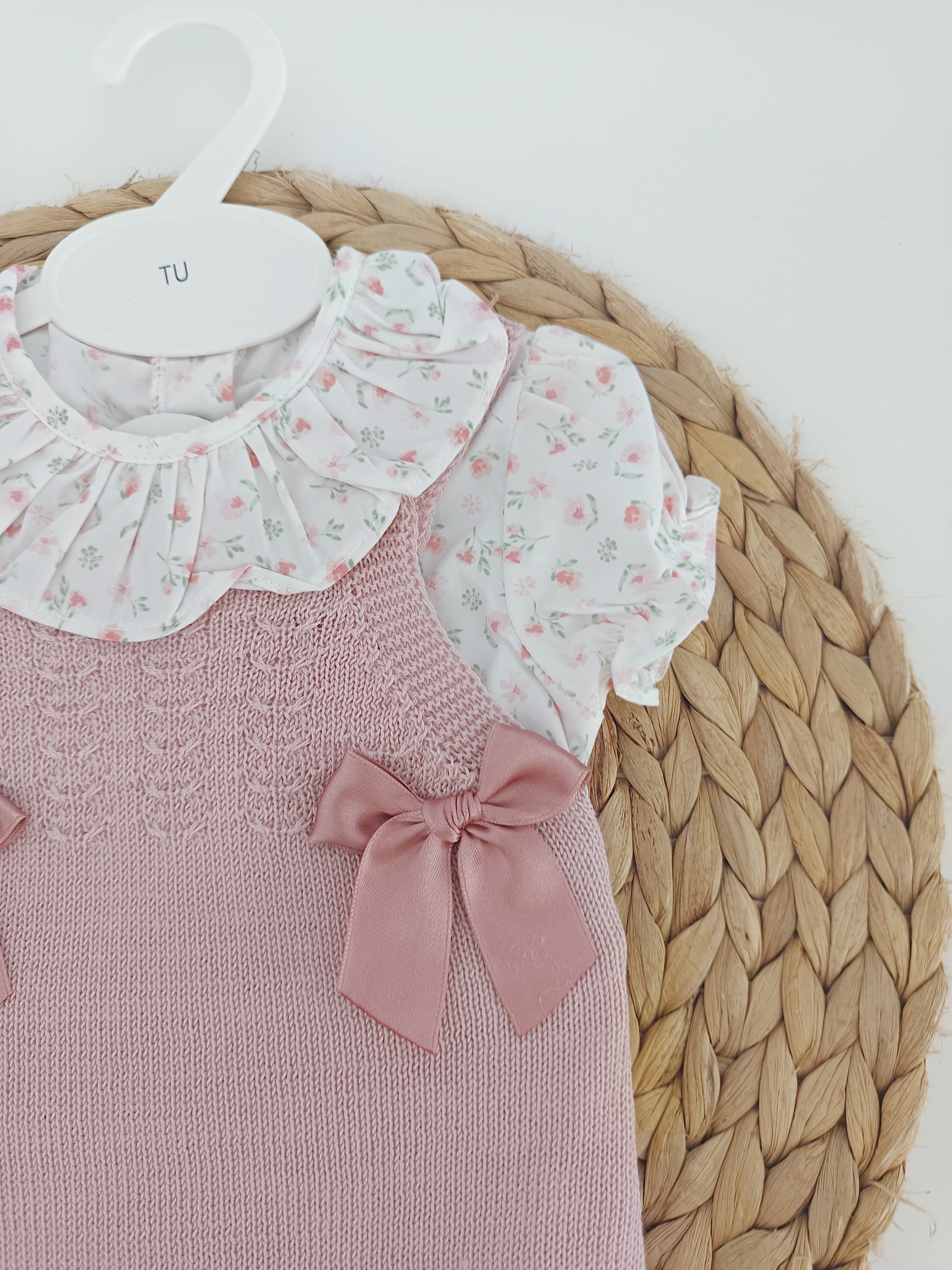 Jardineiras de Malha com blusa manga curta Laços Rosa Velho