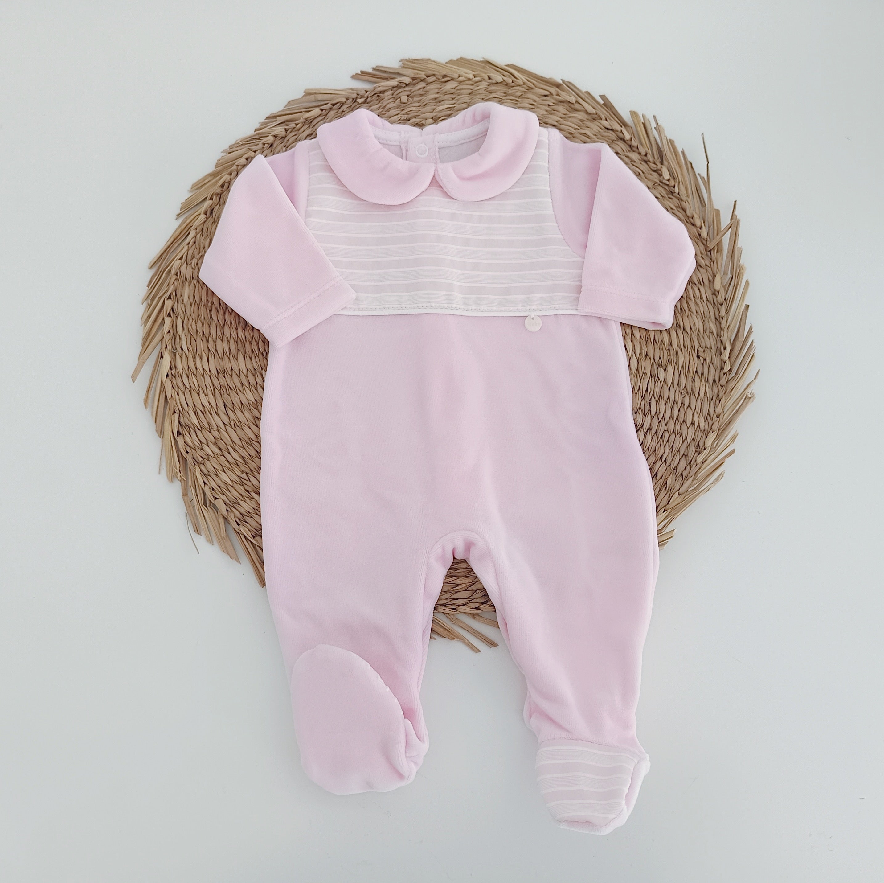 Babygrow de Veludo Riscas com Medalhinha Rosa