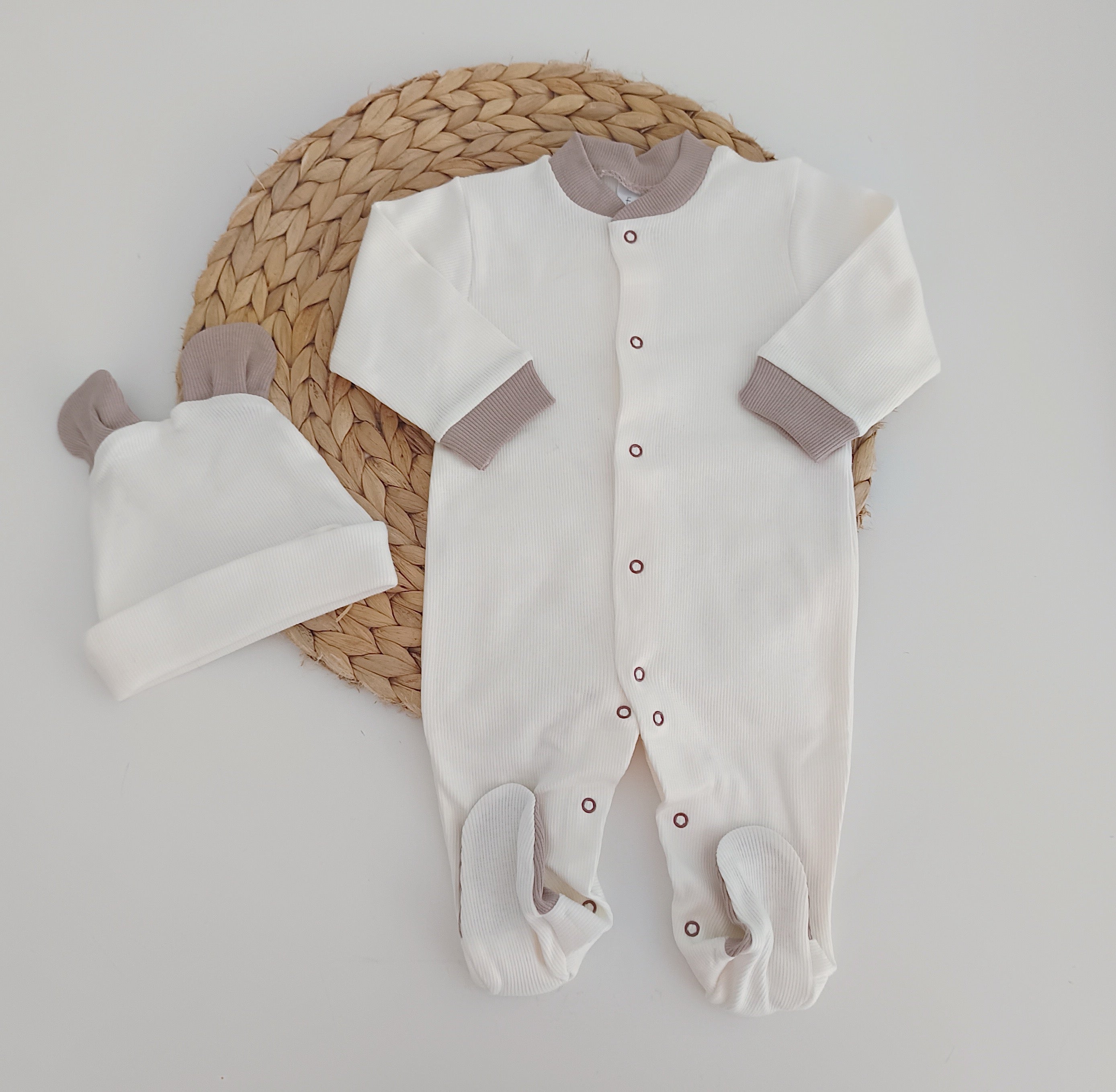 FitFiu Babies® | Babygrow Algodão Básico e Gorro Orelhas Terra