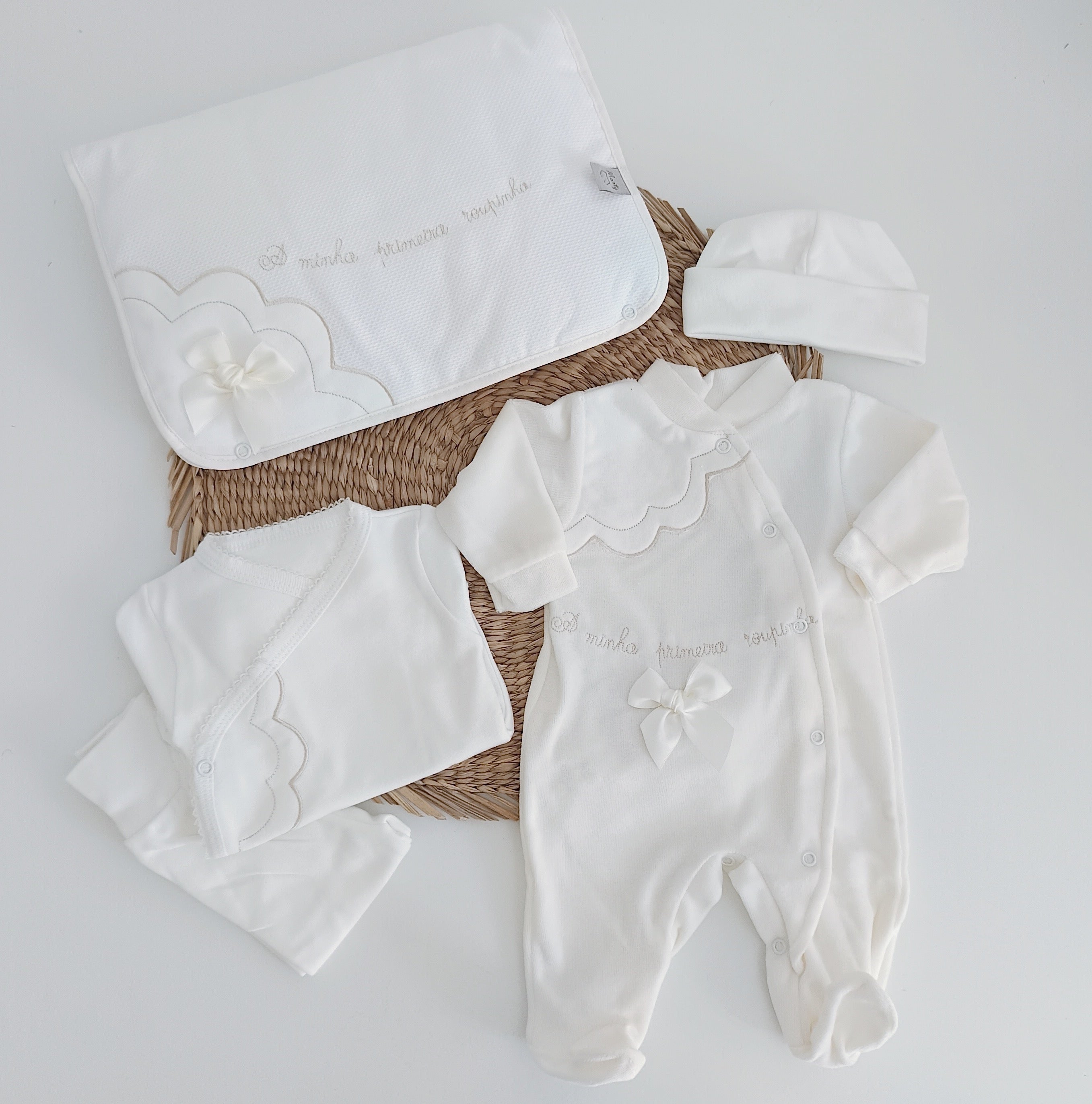 Conjunto de Primeira Roupinha com toalha e fralda Nuvem Pérola