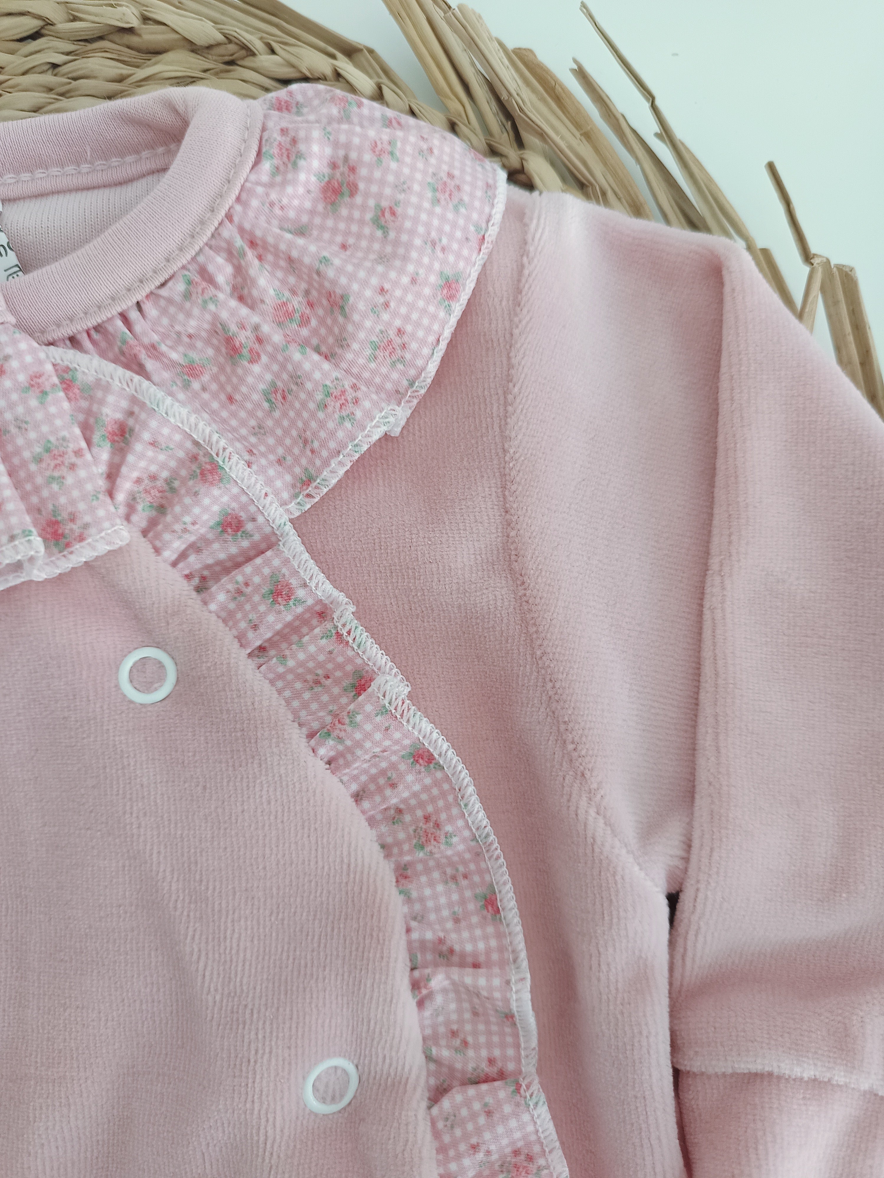 Babygrow Veludo Folho e Gola Flores Rosa Velho