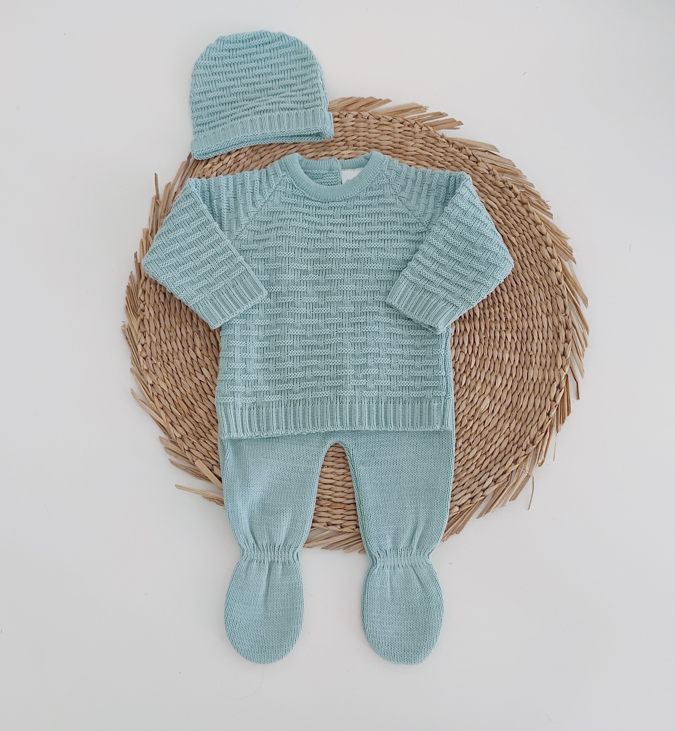 Conjunto de Malha Trabalhado com Gorro Verde