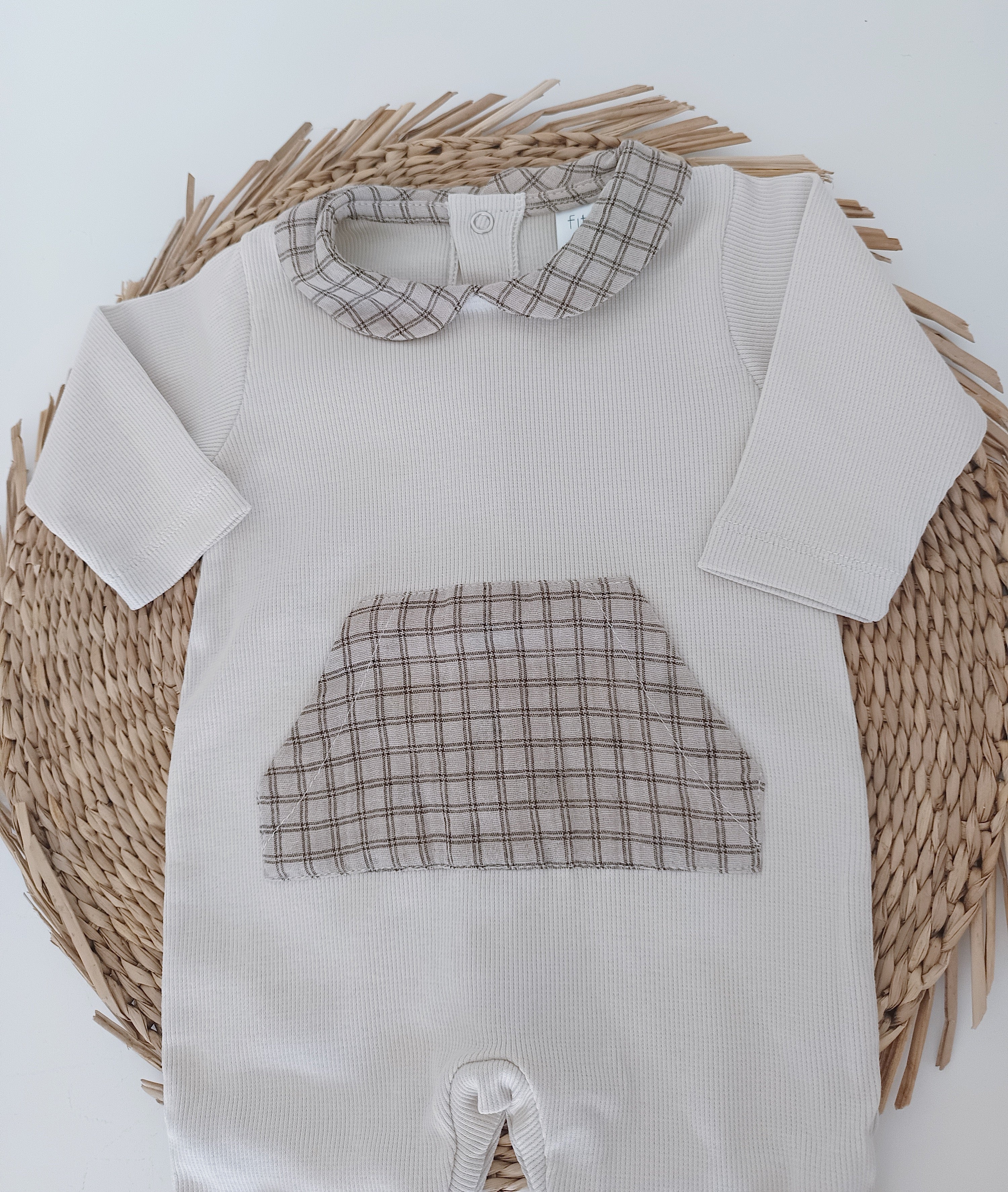 FitFiu Babies® | Babygrow Algodão com Bolso Canguru Xadrez Areia