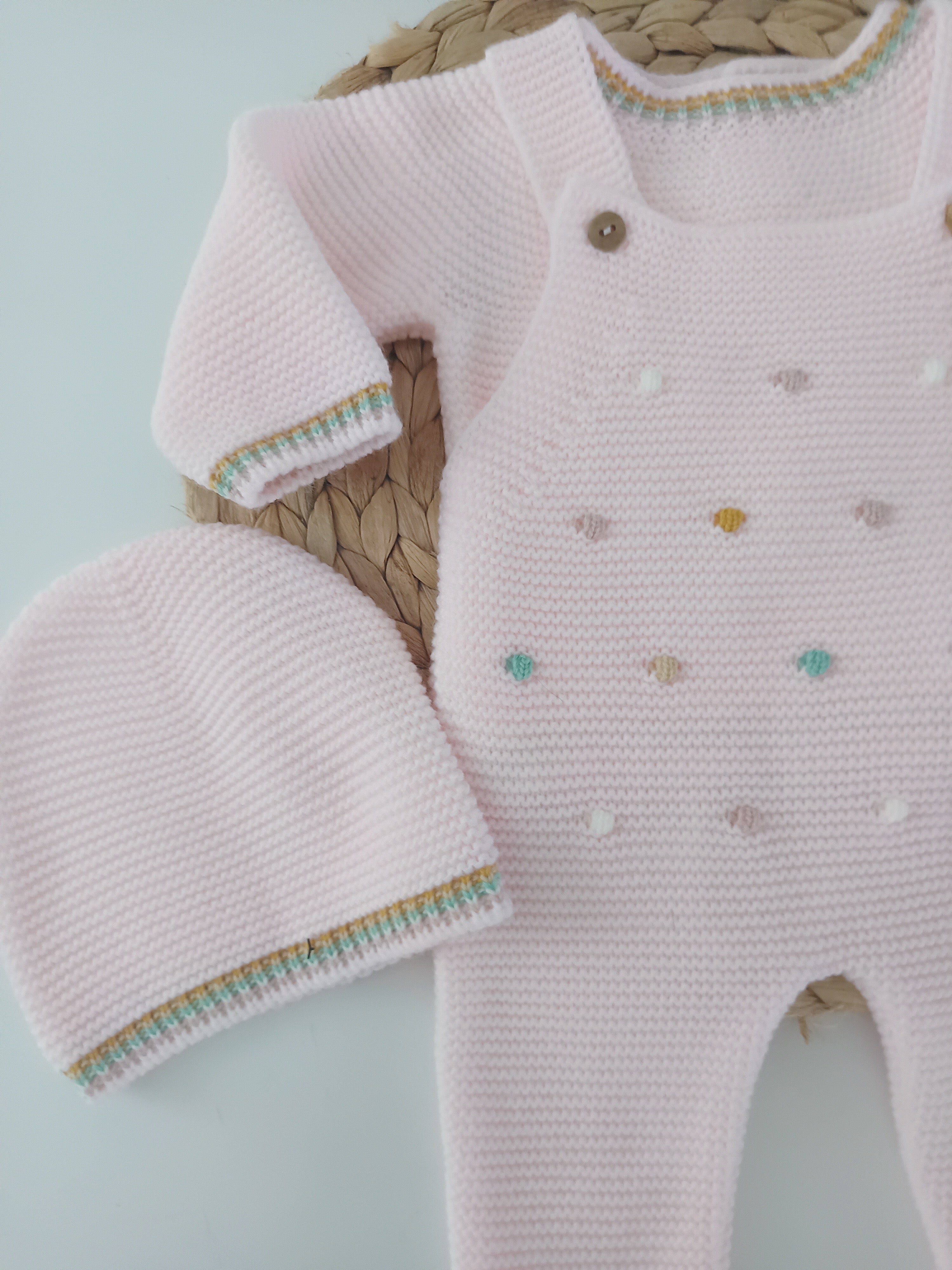 Jardineira Malha Saída Maternidade Pompons Coloridos Rosa