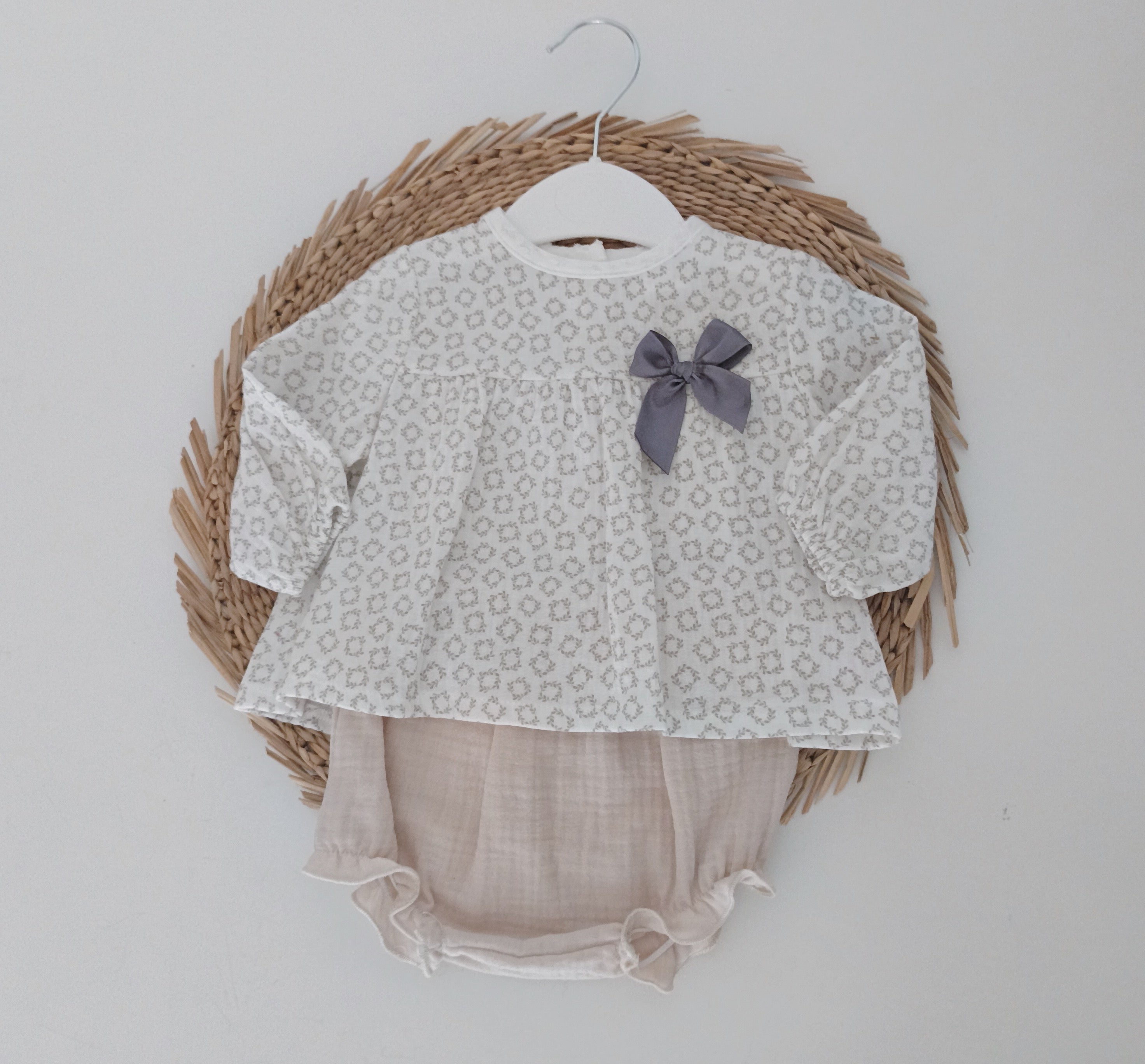 Tapa Fraldas com Camisa Laço Areia