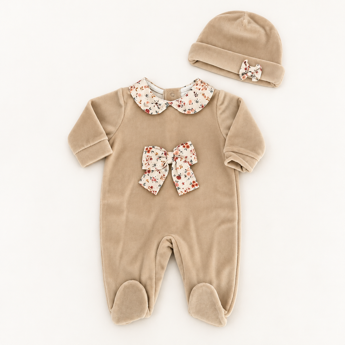 Babygrow Veludo Laço com Gorro Areia