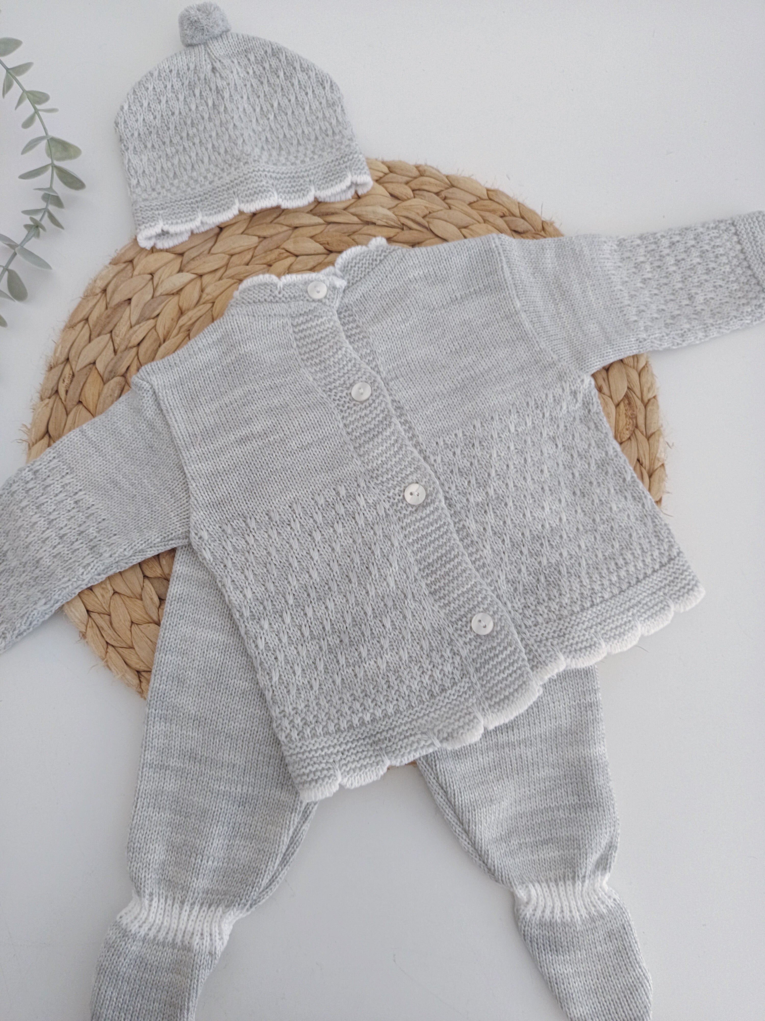 Conjunto de Malha com Gorro Botão Cinza