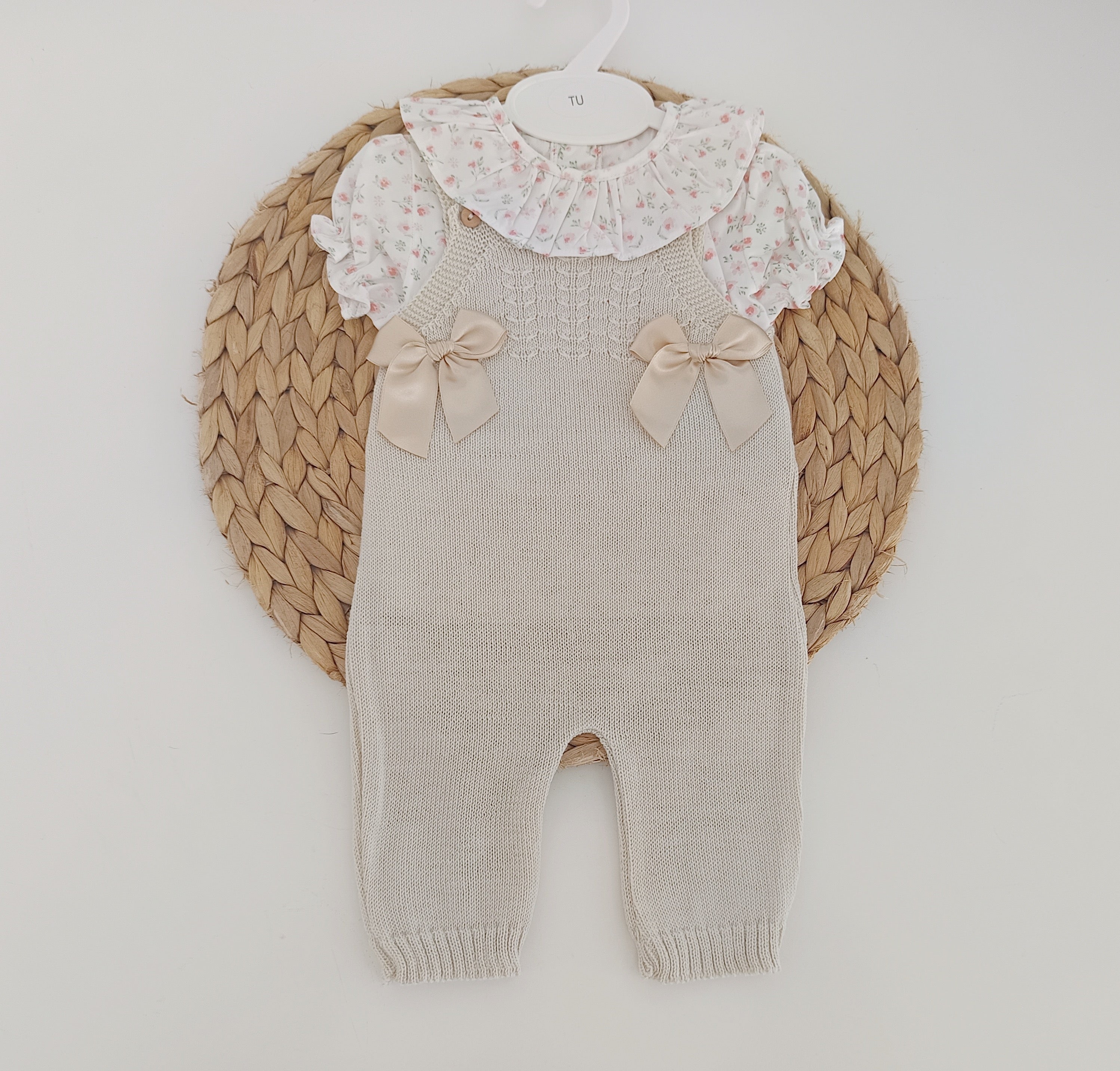 Jardineiras de Malha com blusa manga curta Laços Areia