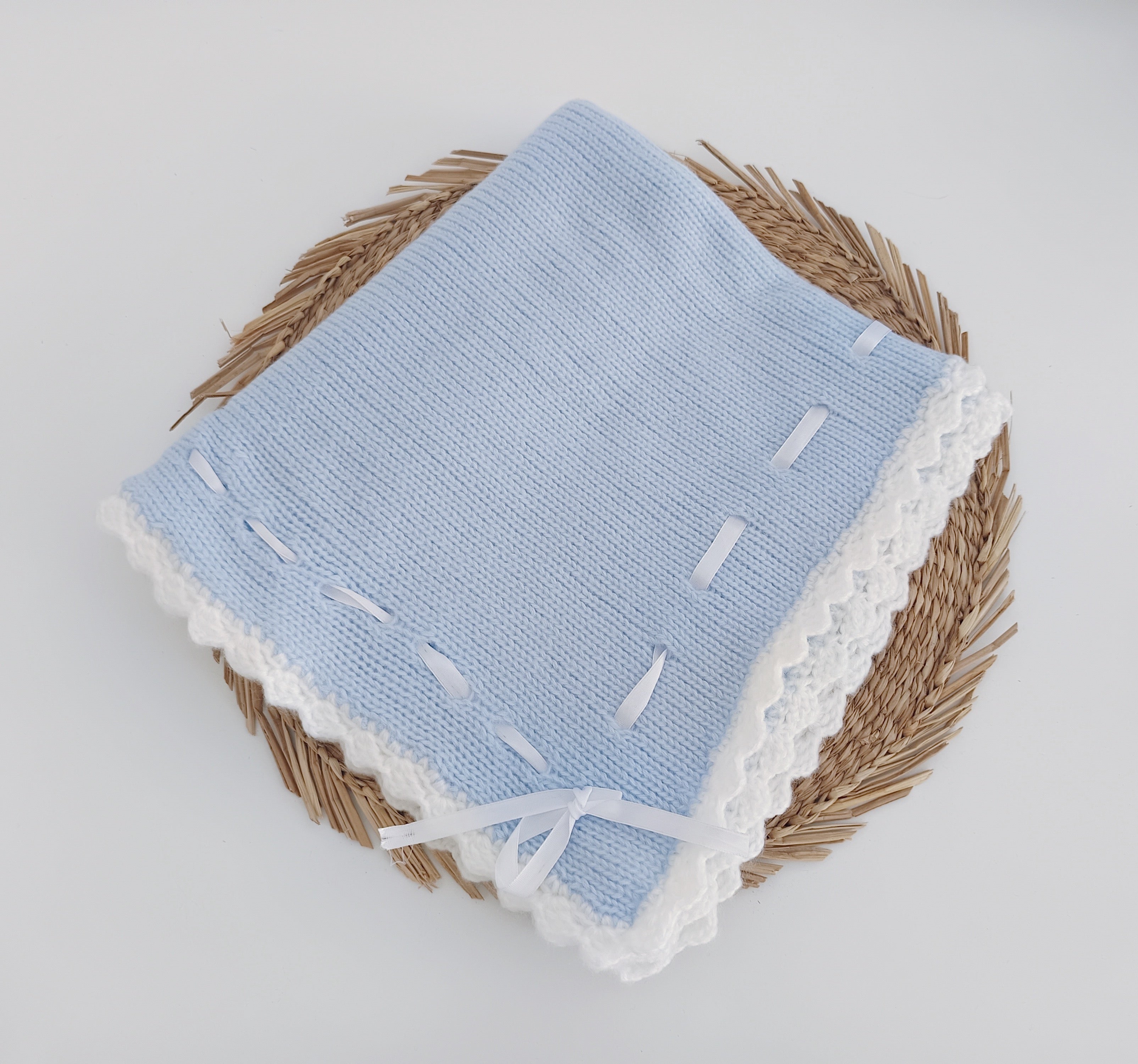 Manta de Malha para Bebé feita à Mão com Laço em Cetim