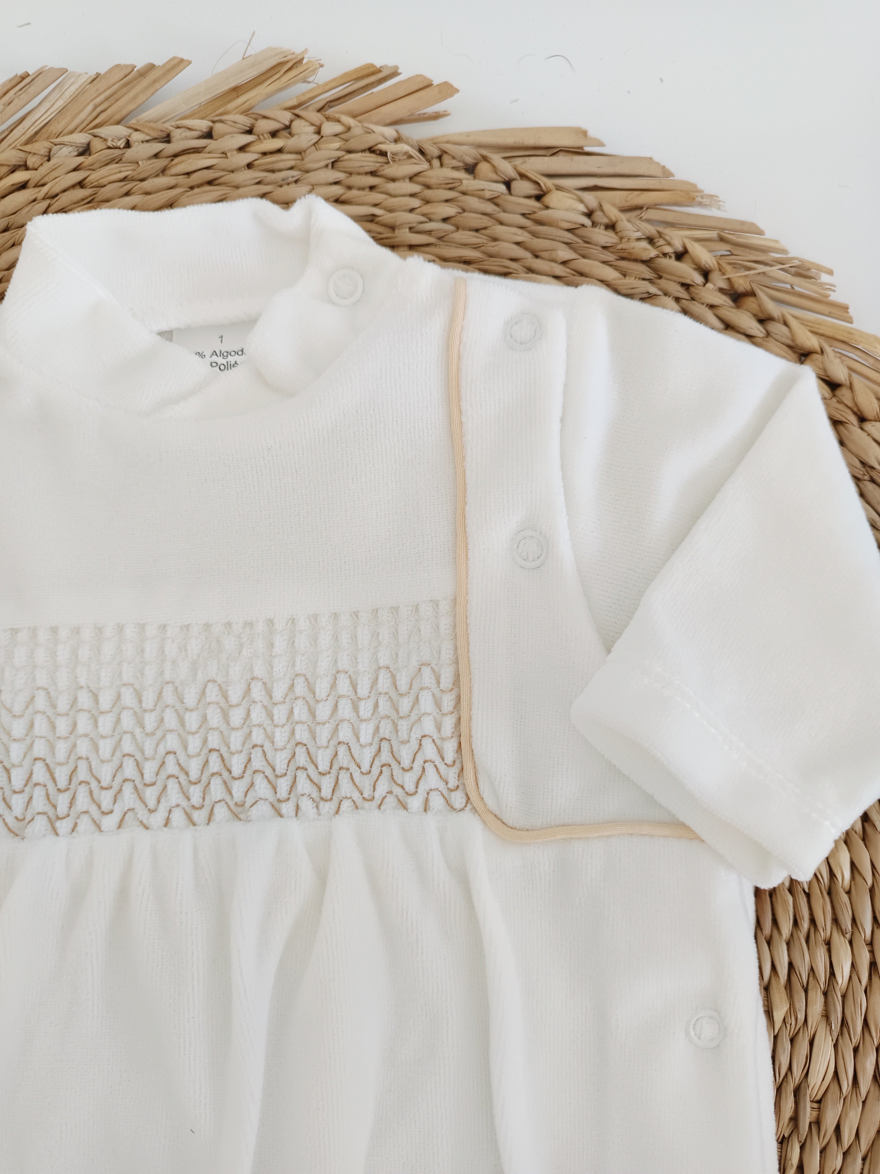 Babygrow Veludo Favos Gola Pérola