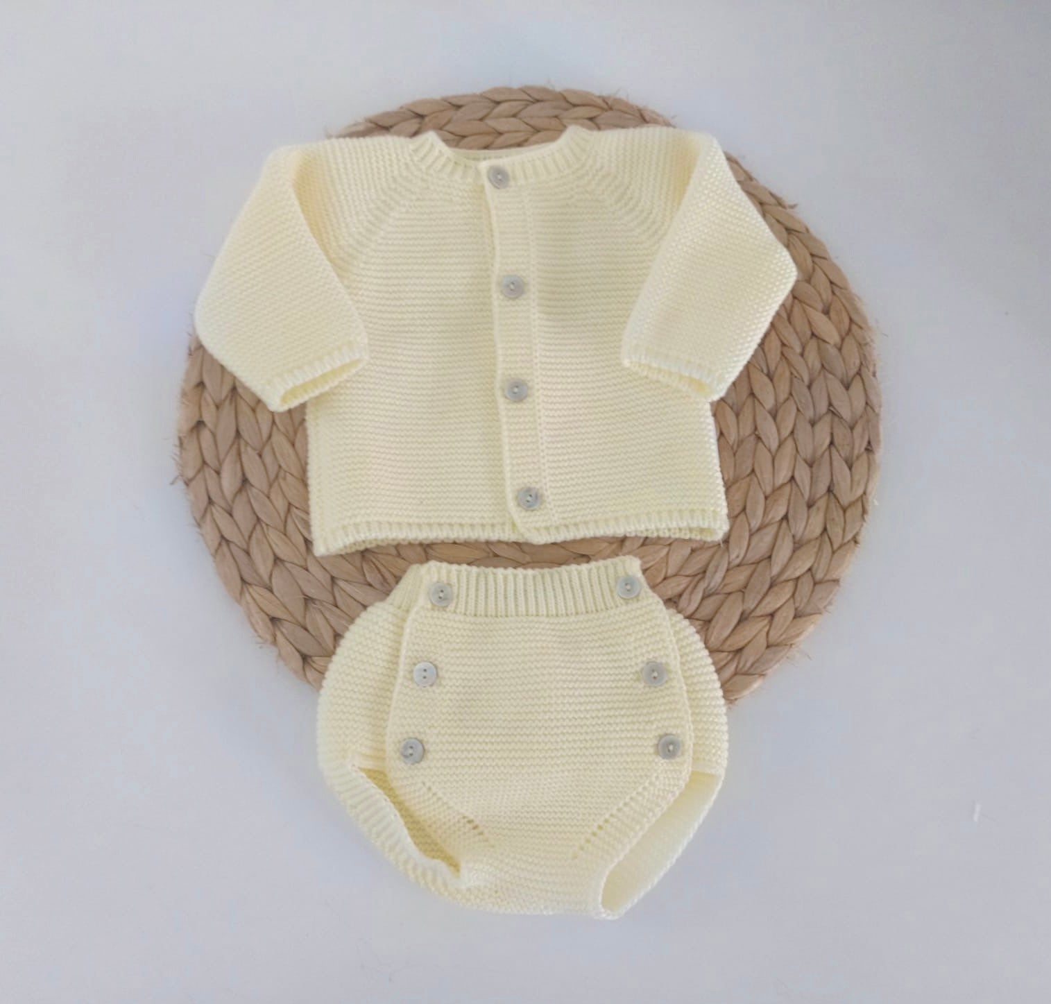 Conjunto tapa fraldas e casaco de malha Amarelo