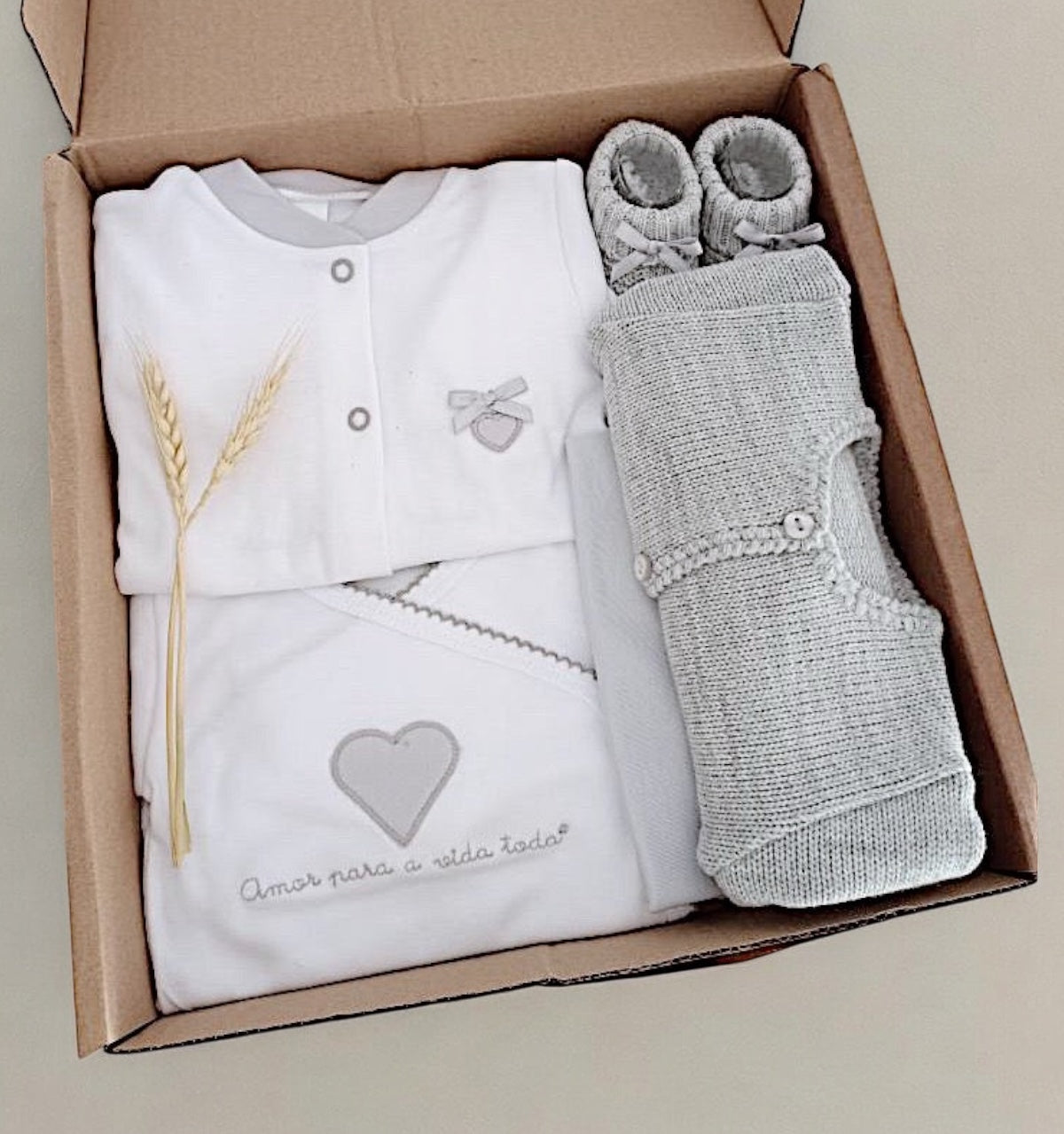 Amor Para a Vida Toda® | Conjunto Primeira Roupinha Coração Cinza