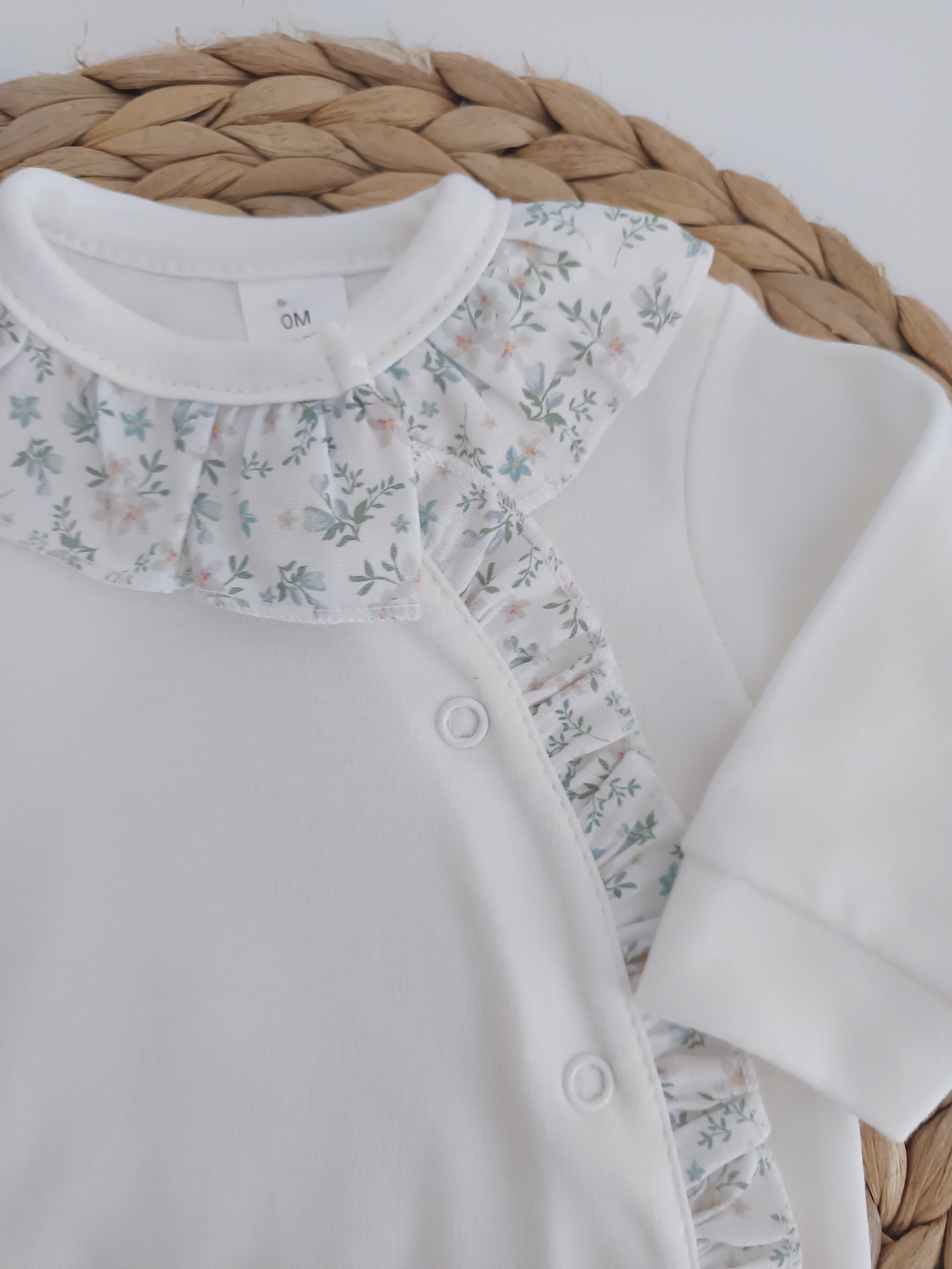 Babygrow Algodão Folho e Gola Flores Pérola