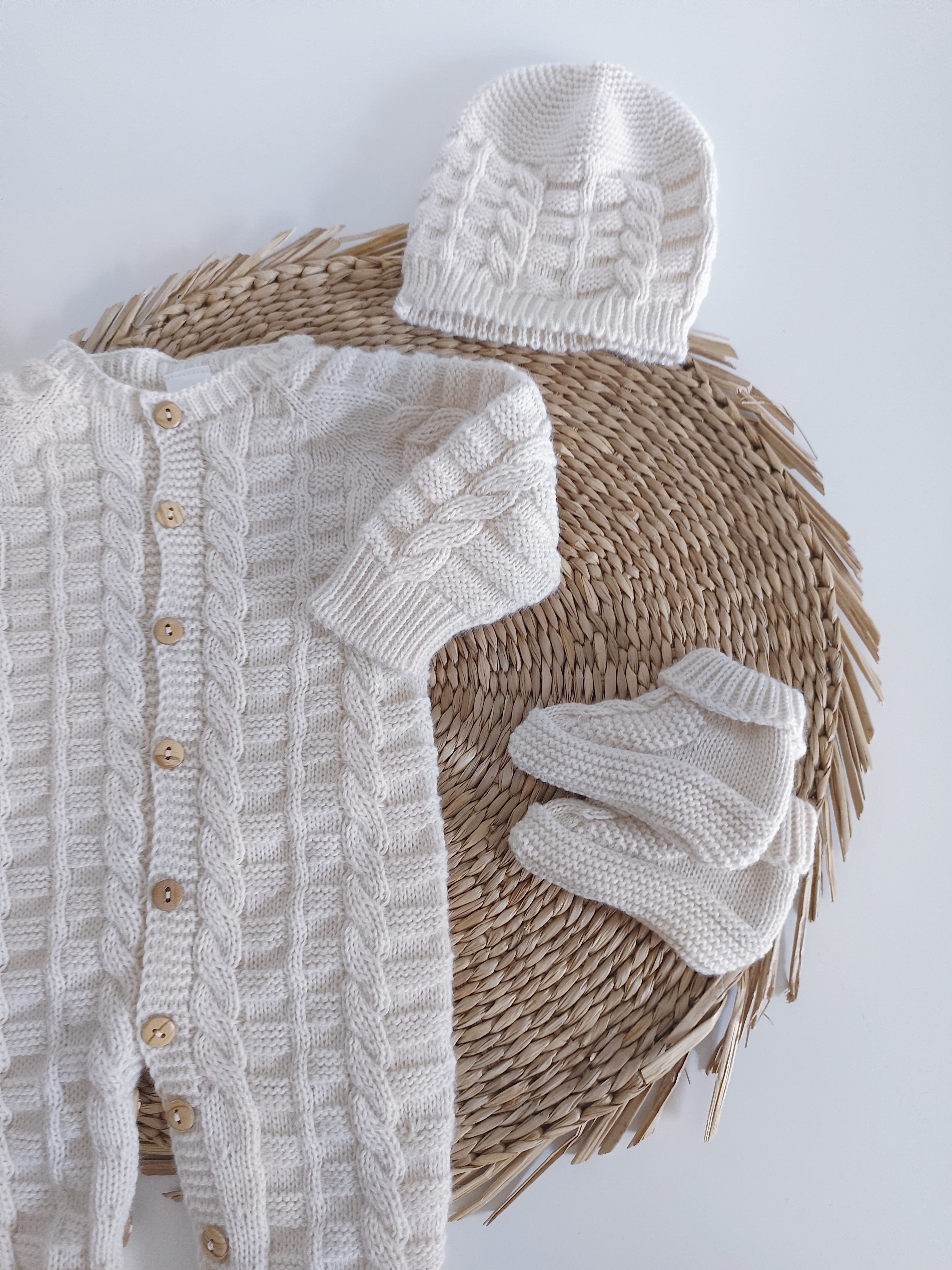 Babygrow de malha com gorro e carapins Areia