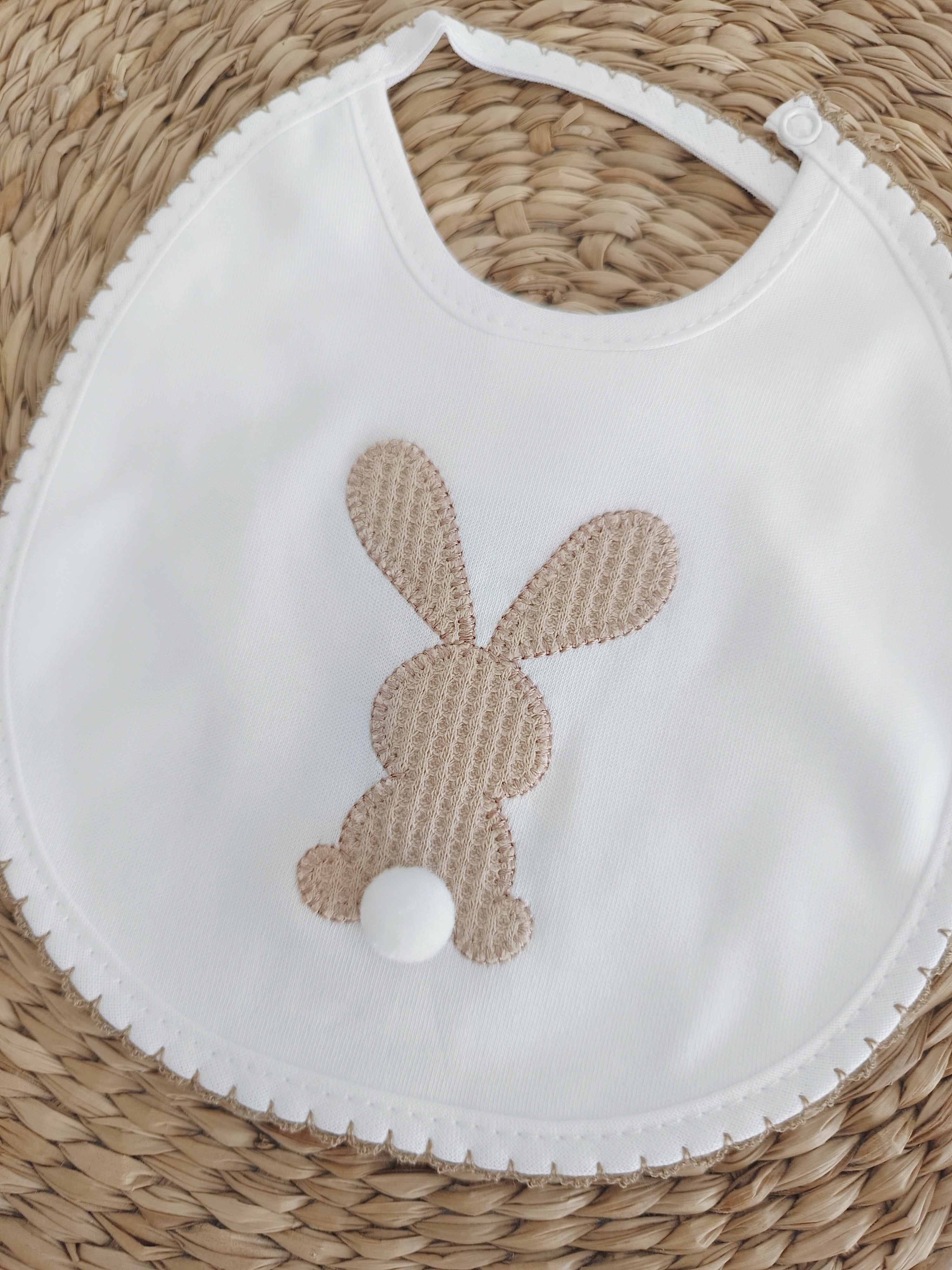 Fit Fiu Babies® | Babete de Bebé Coelho Pompom