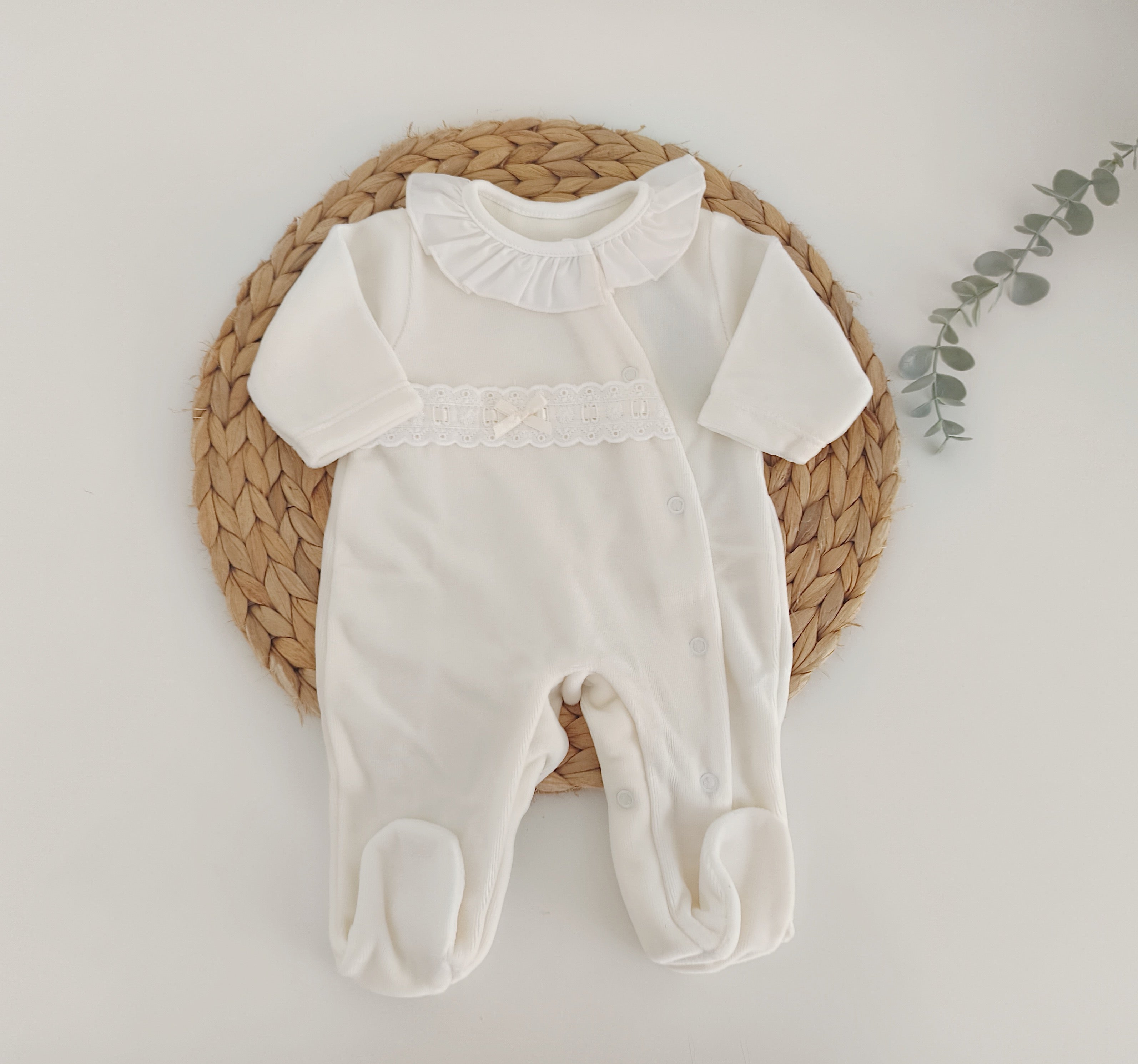 Babygrow Veludo com Renda e Lacinho Pérola