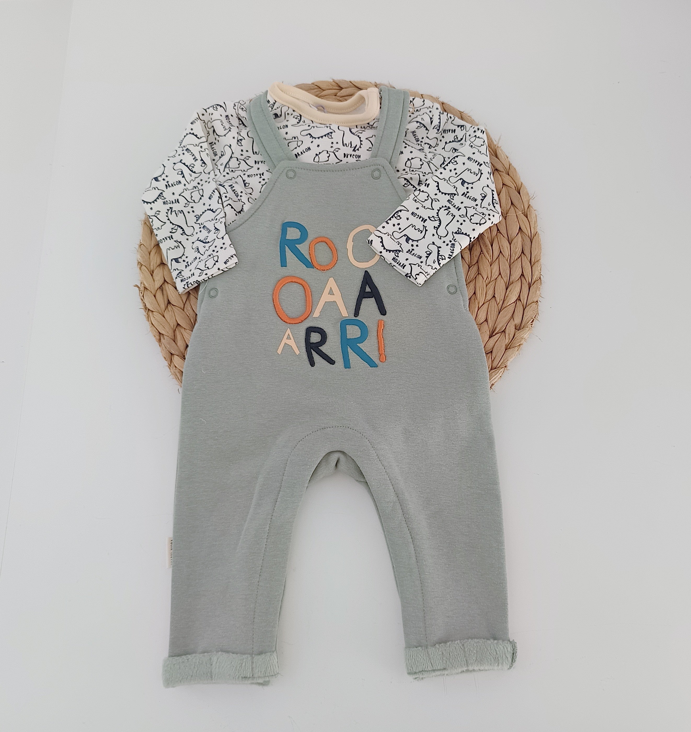 Jardineiras com Camisola Roar Verde