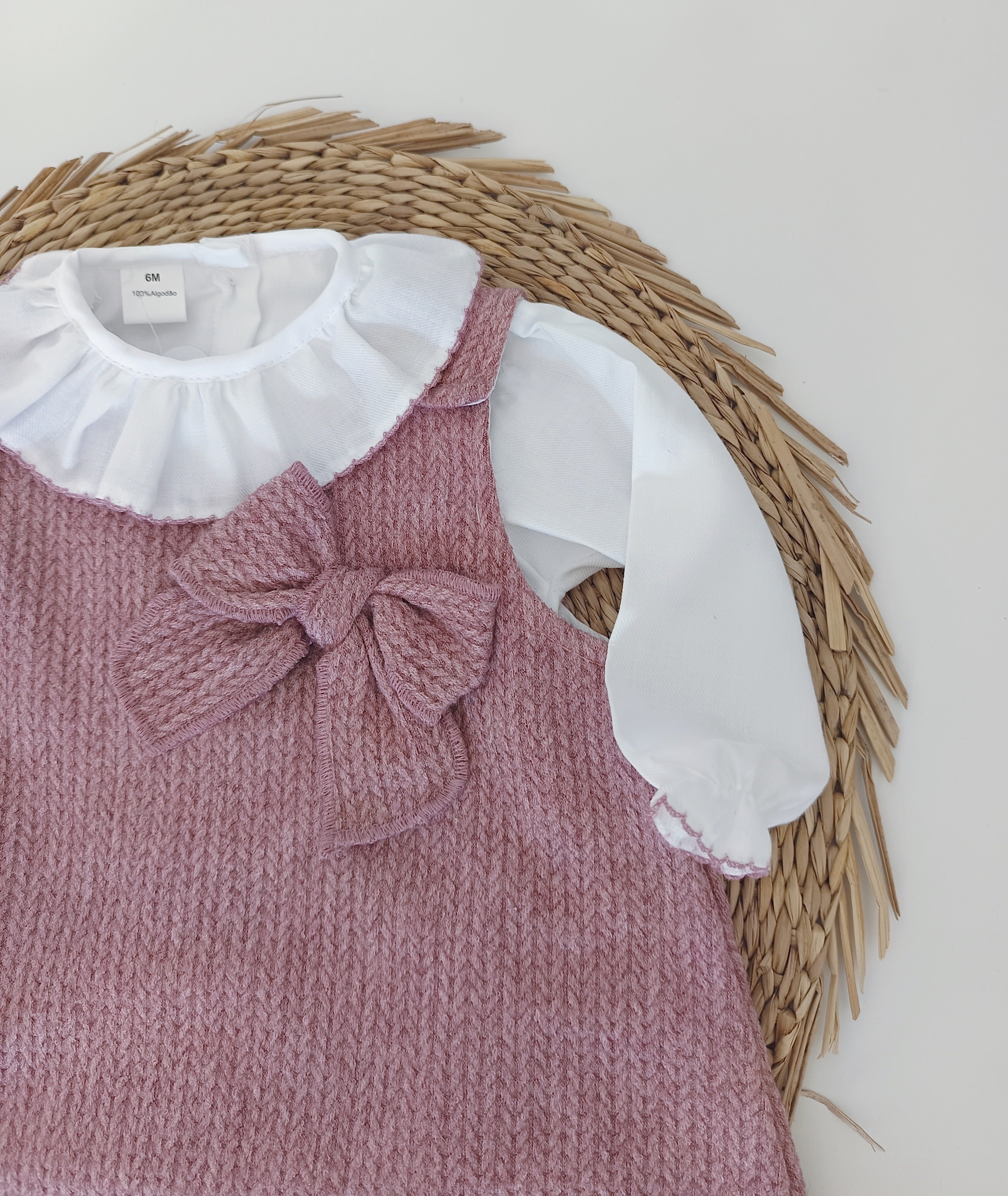 Vestido Laçarote com Blusa de Gola Rosa Velho