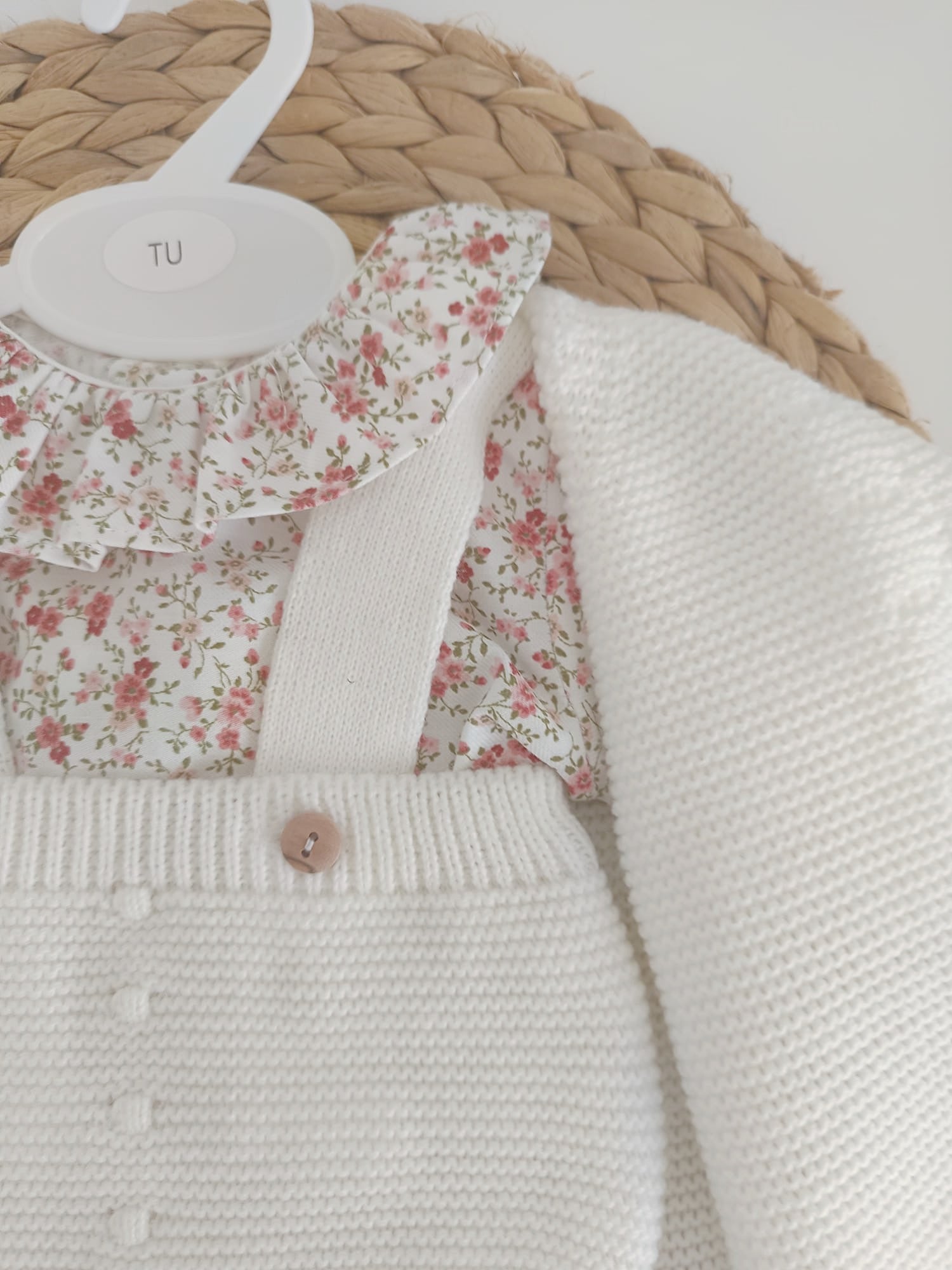 Conjunto Fofo com Blusa e Casaco de Malha Florinhas Pérola