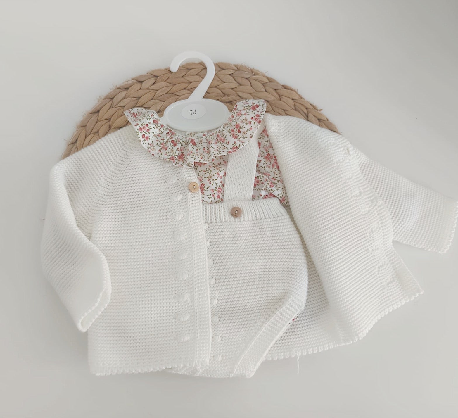Conjunto Fofo com Blusa e Casaco de Malha Florinhas Pérola