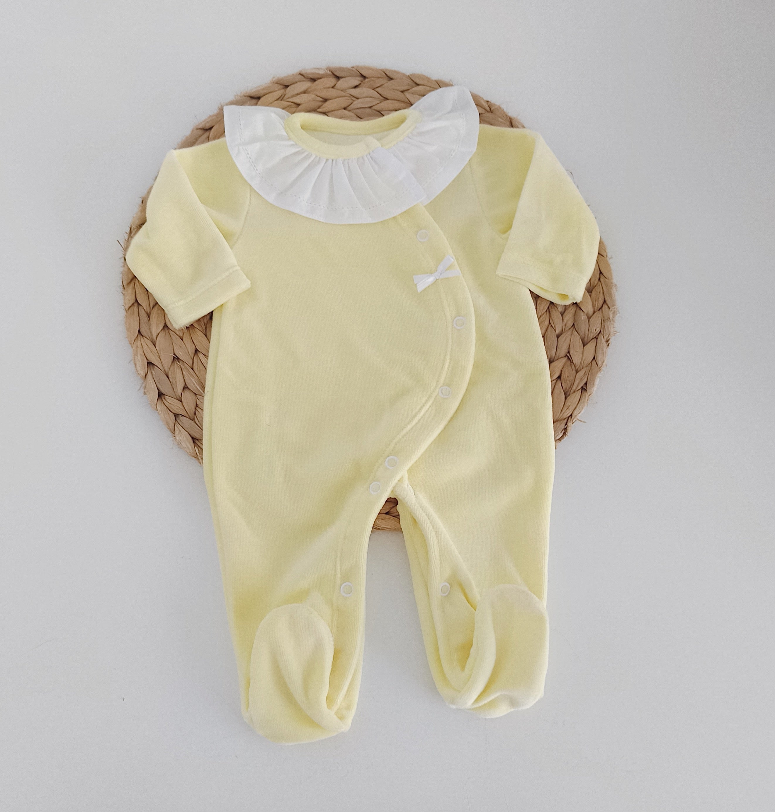 Babygrow Veludo Basic Lacinho Gola de Folho Amarelo